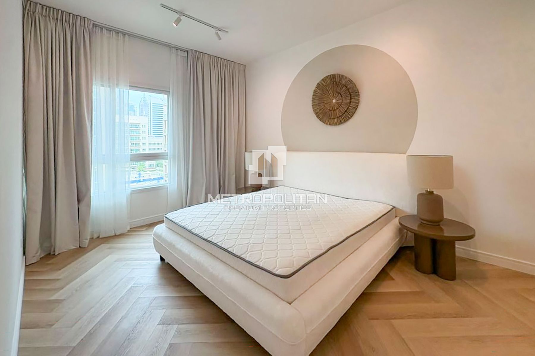 Sophisticated 1BR | Fully Upgraded & Furnished