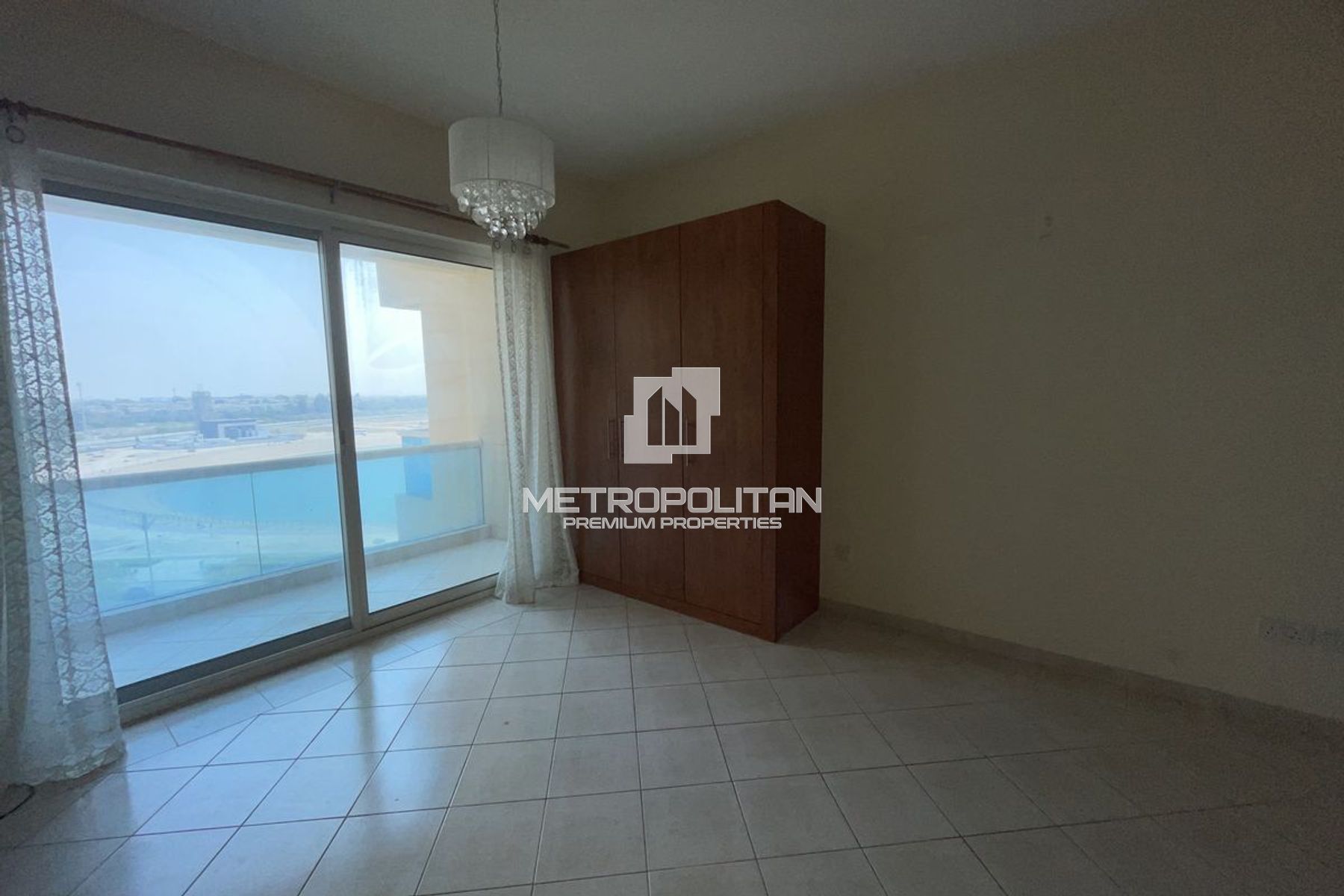 Vacant | Lake & Golf Views | Large Studio