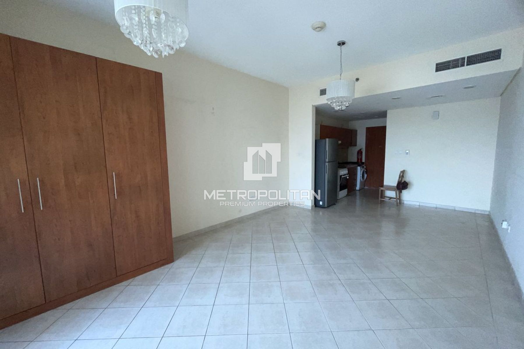 Vacant | Lake & Golf Views | Large Studio