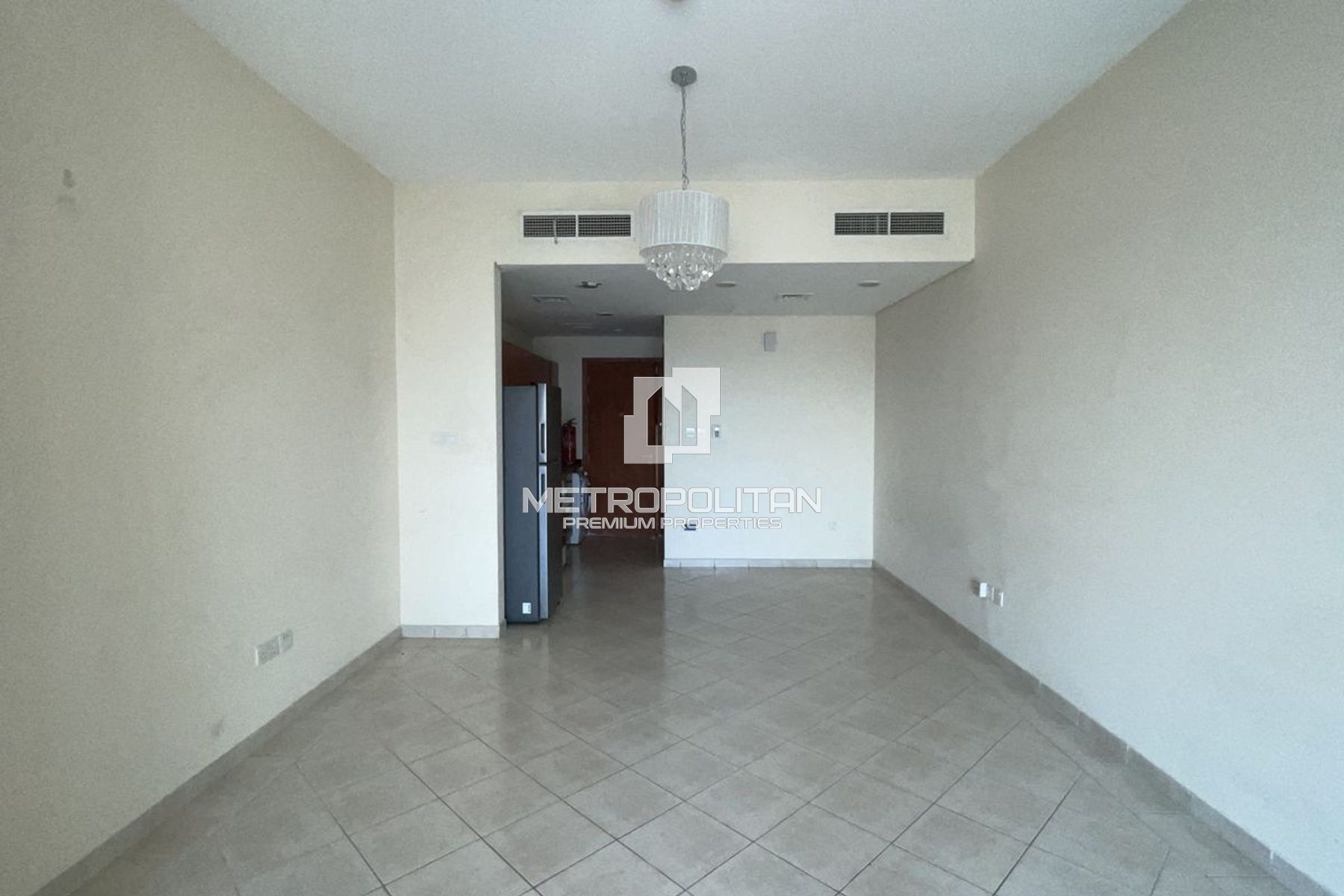 Vacant | Lake & Golf Views | Large Studio