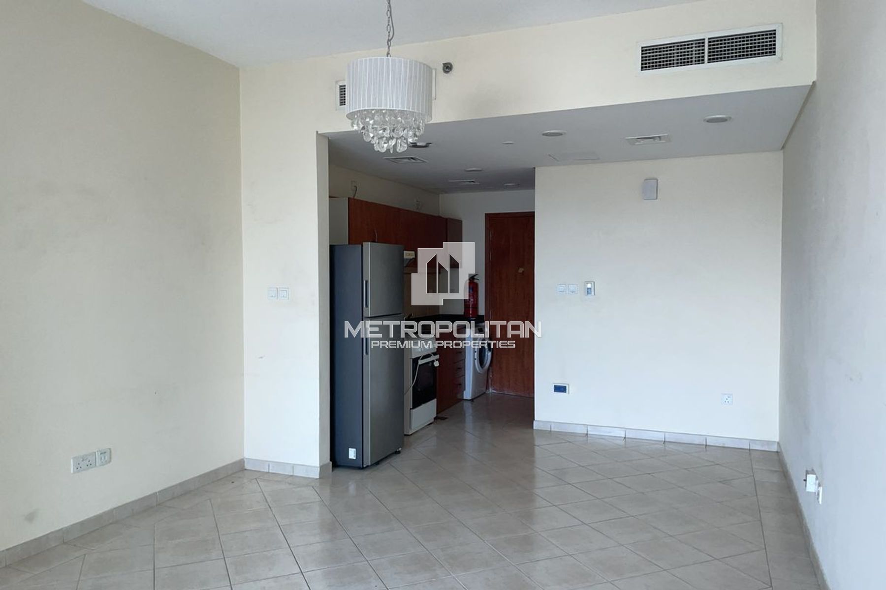Vacant | Lake & Golf Views | Large Studio