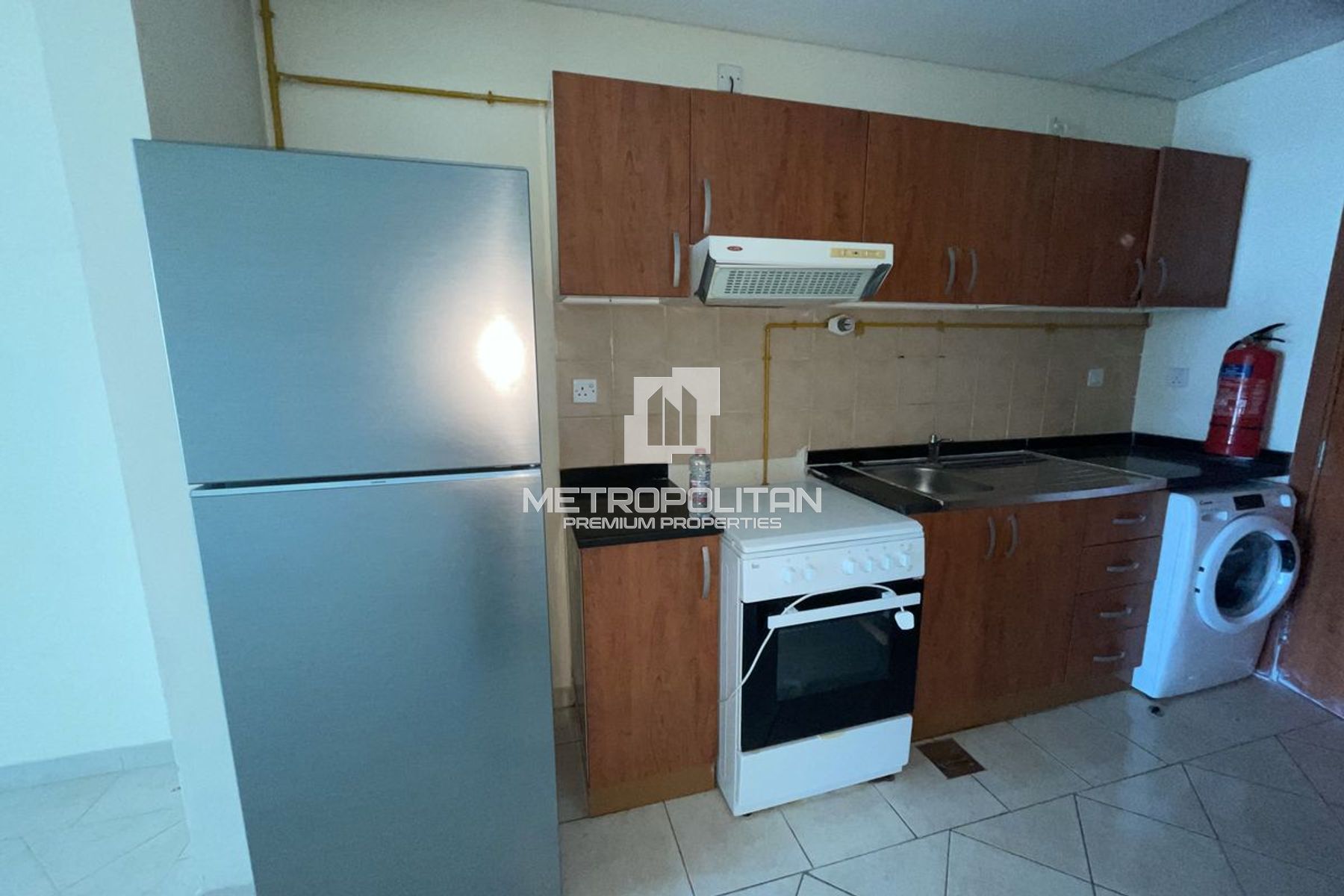 Vacant | Lake & Golf Views | Large Studio
