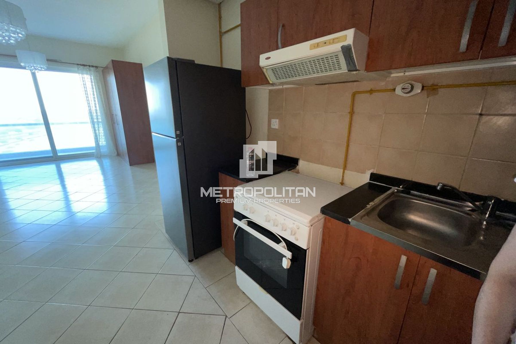 Vacant | Lake & Golf Views | Large Studio