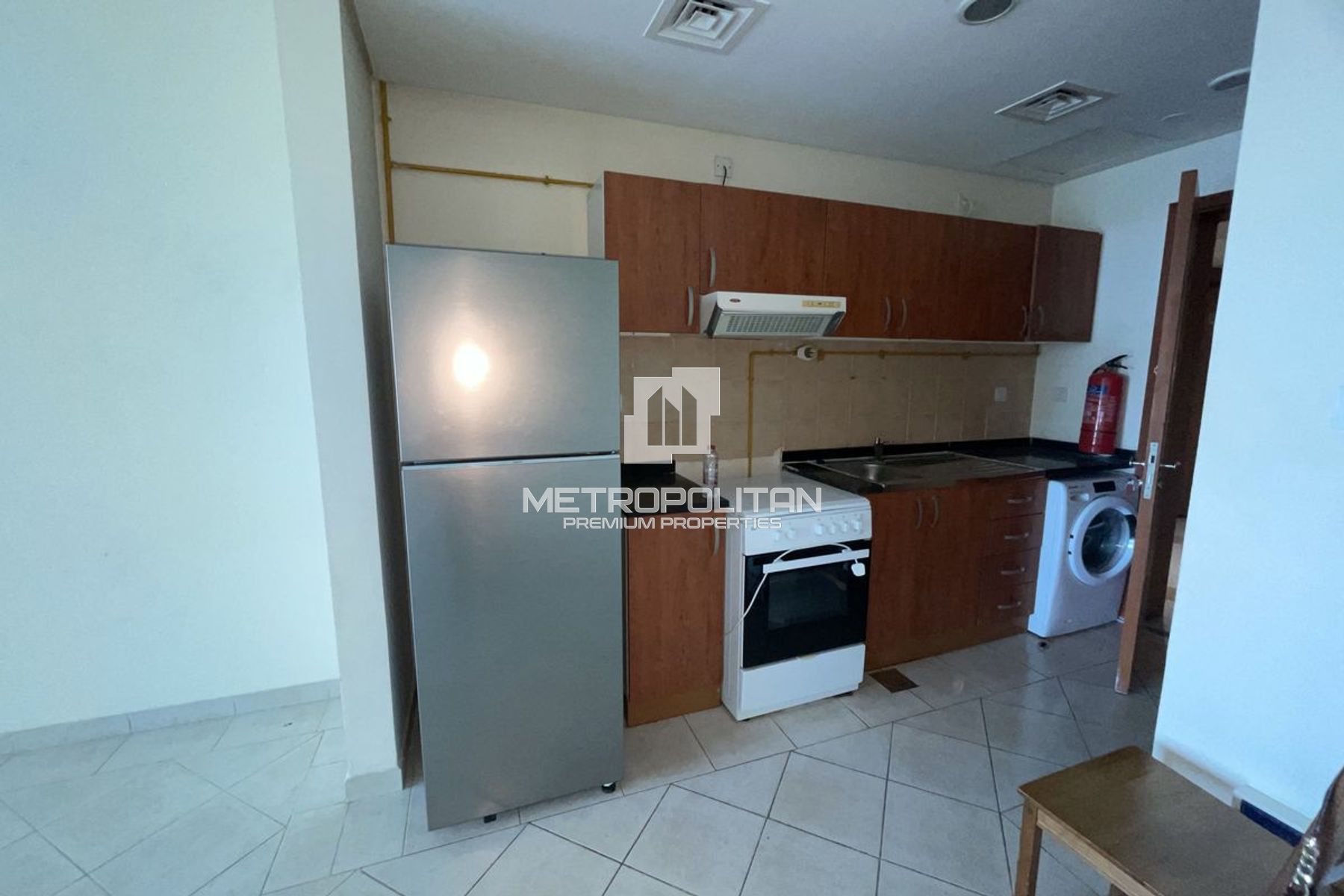 Vacant | Lake & Golf Views | Large Studio