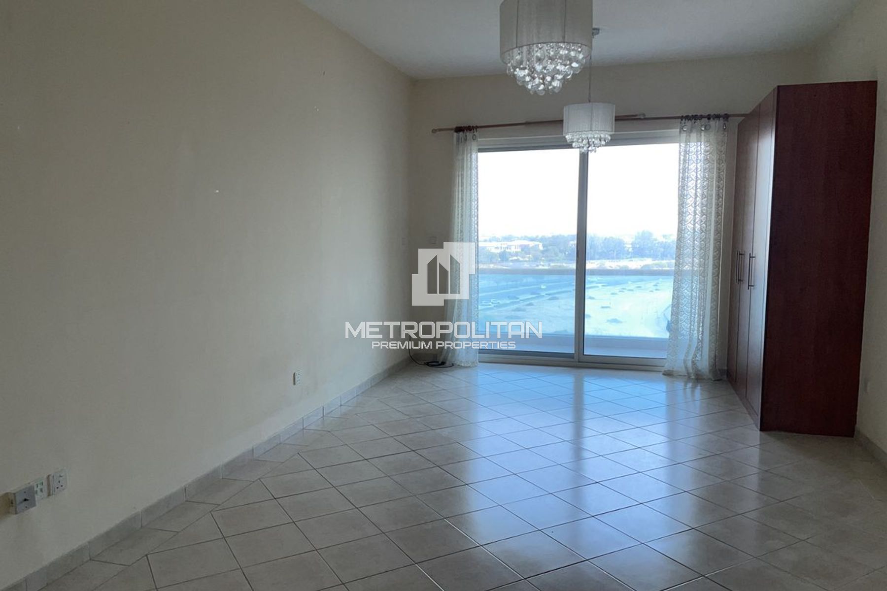 Vacant | Lake & Golf Views | Large Studio
