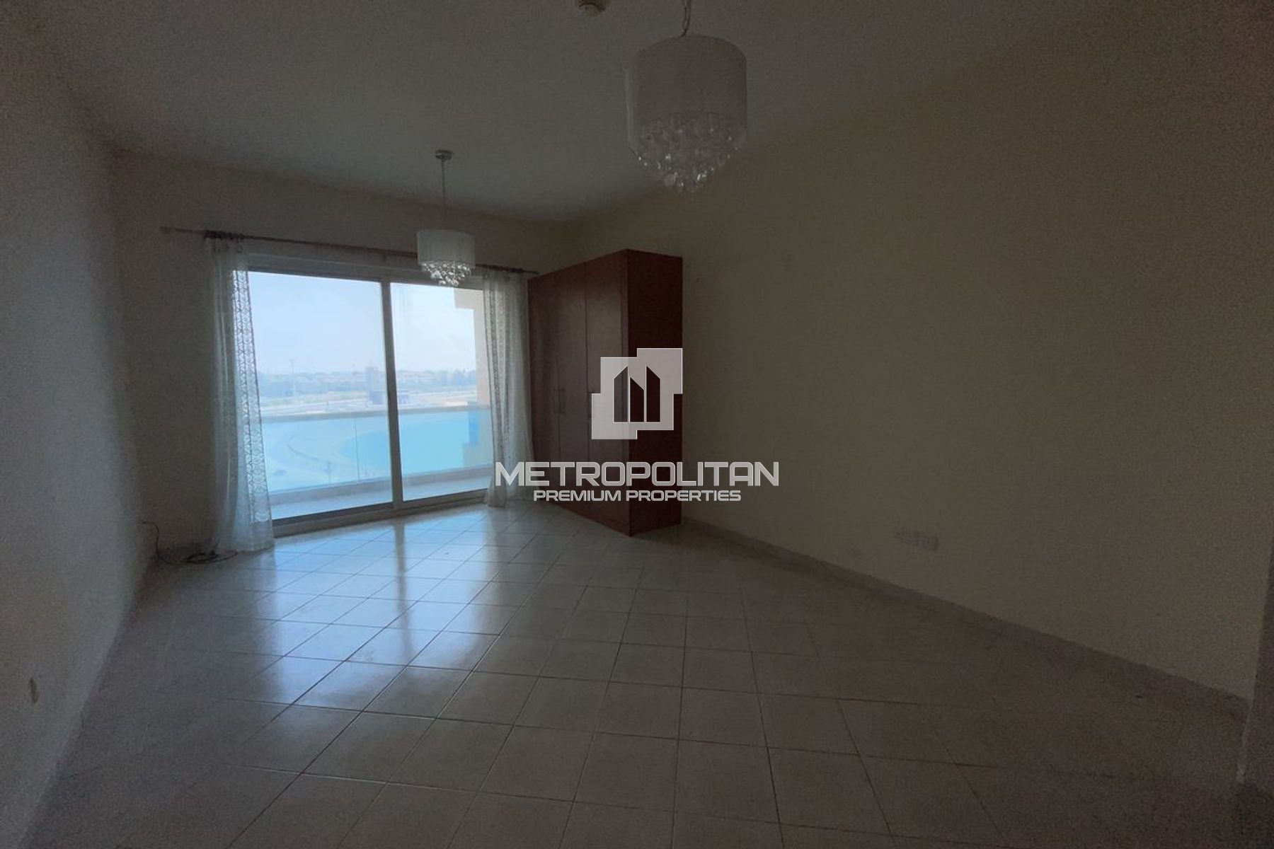 Vacant | Lake & Golf Views | Large Studio