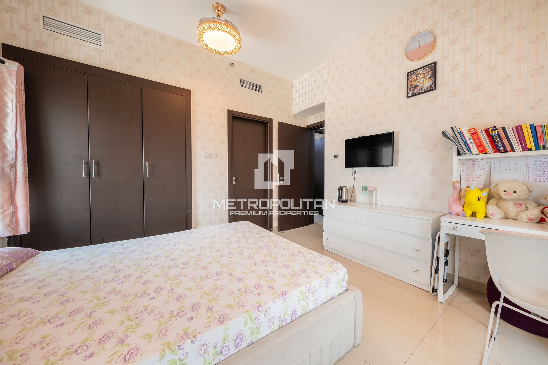 Spacious Living | Vacant on Transfer | High Floor