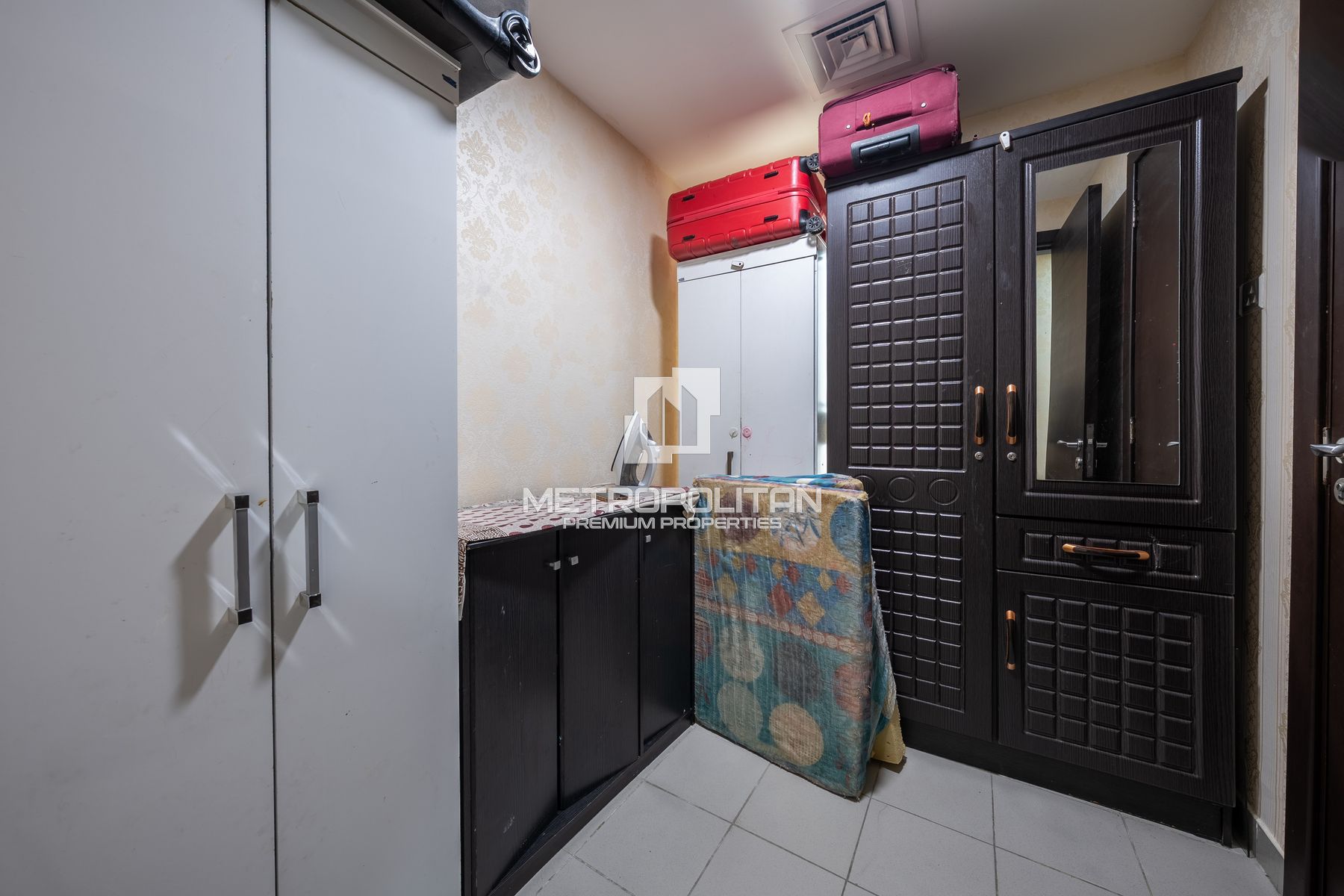 Spacious Living | Vacant on Transfer | High Floor
