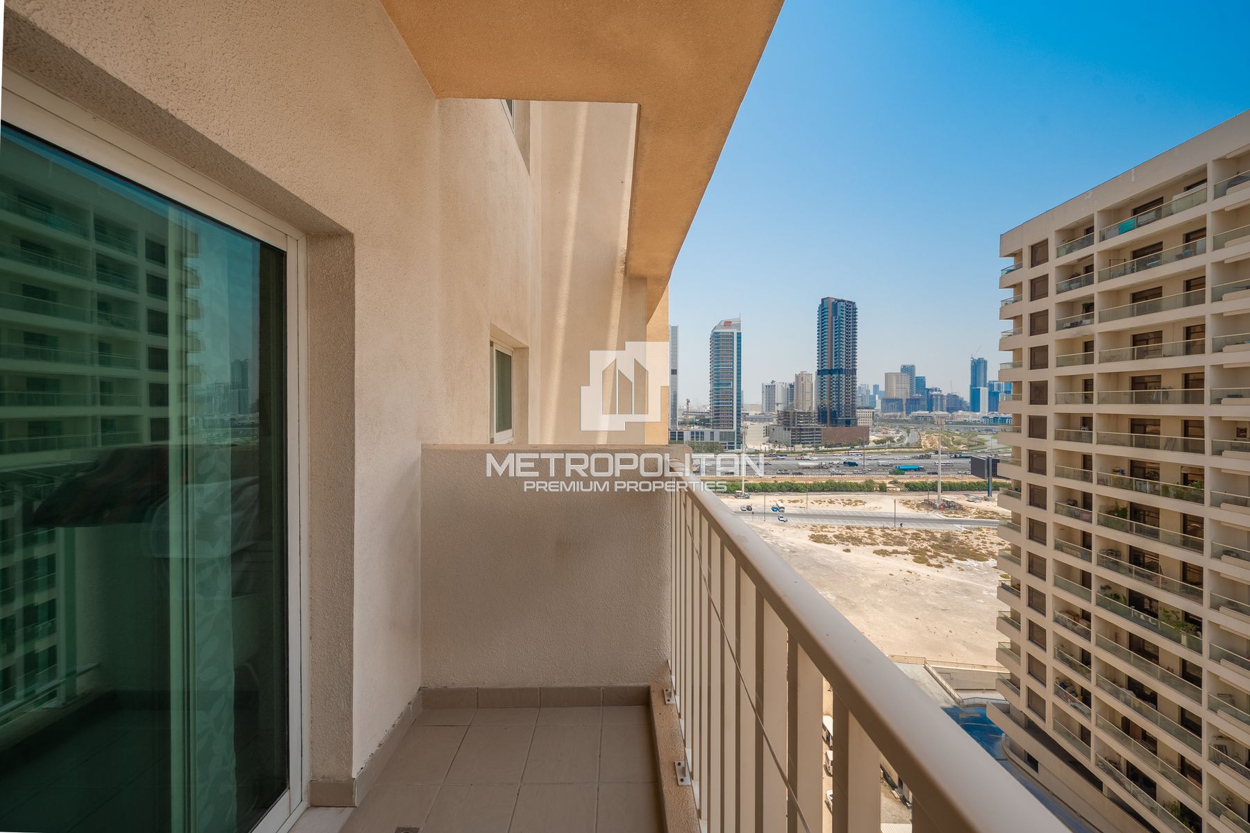 Spacious Living | Vacant on Transfer | High Floor