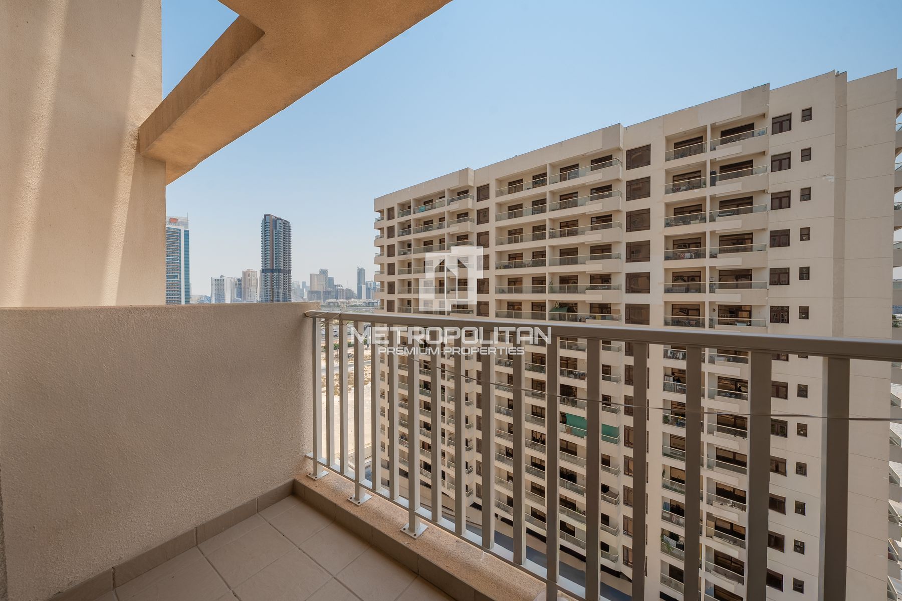Spacious Living | Vacant on Transfer | High Floor