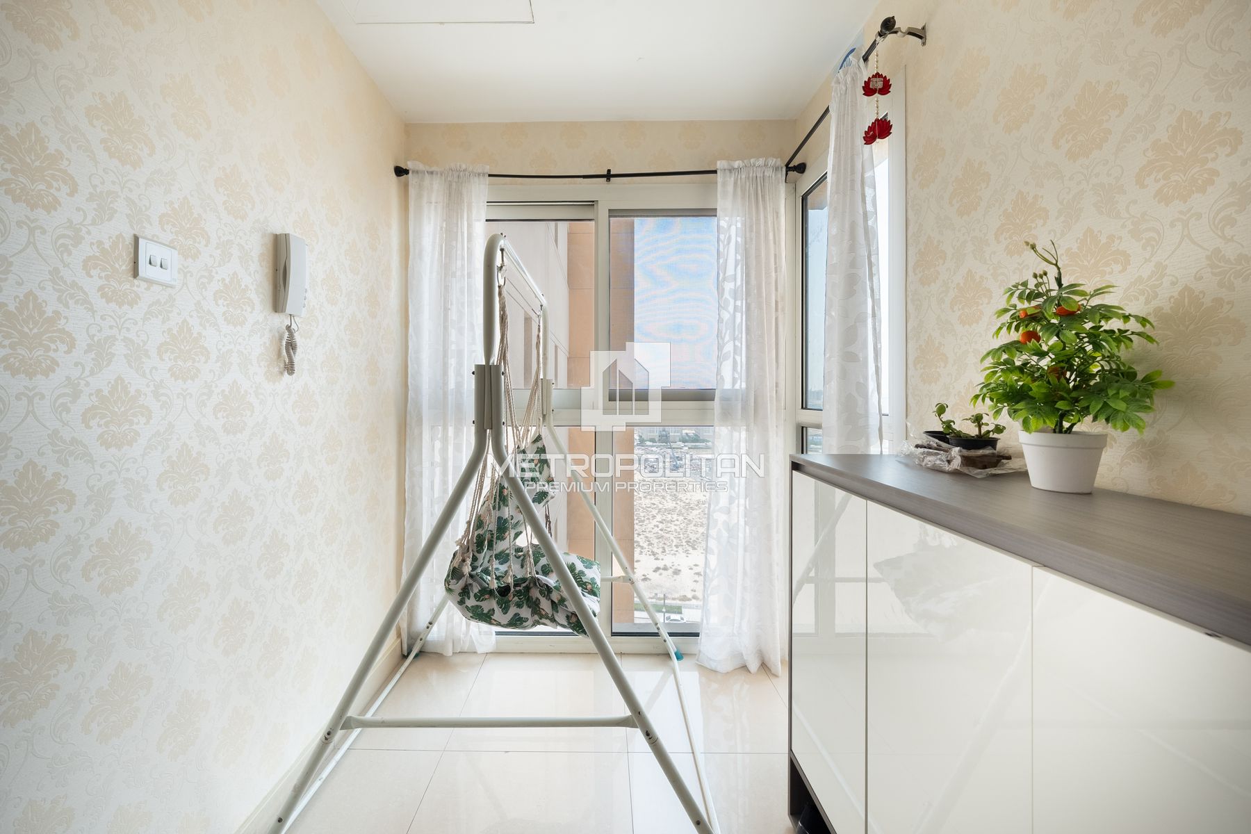 Spacious Living | Vacant on Transfer | High Floor