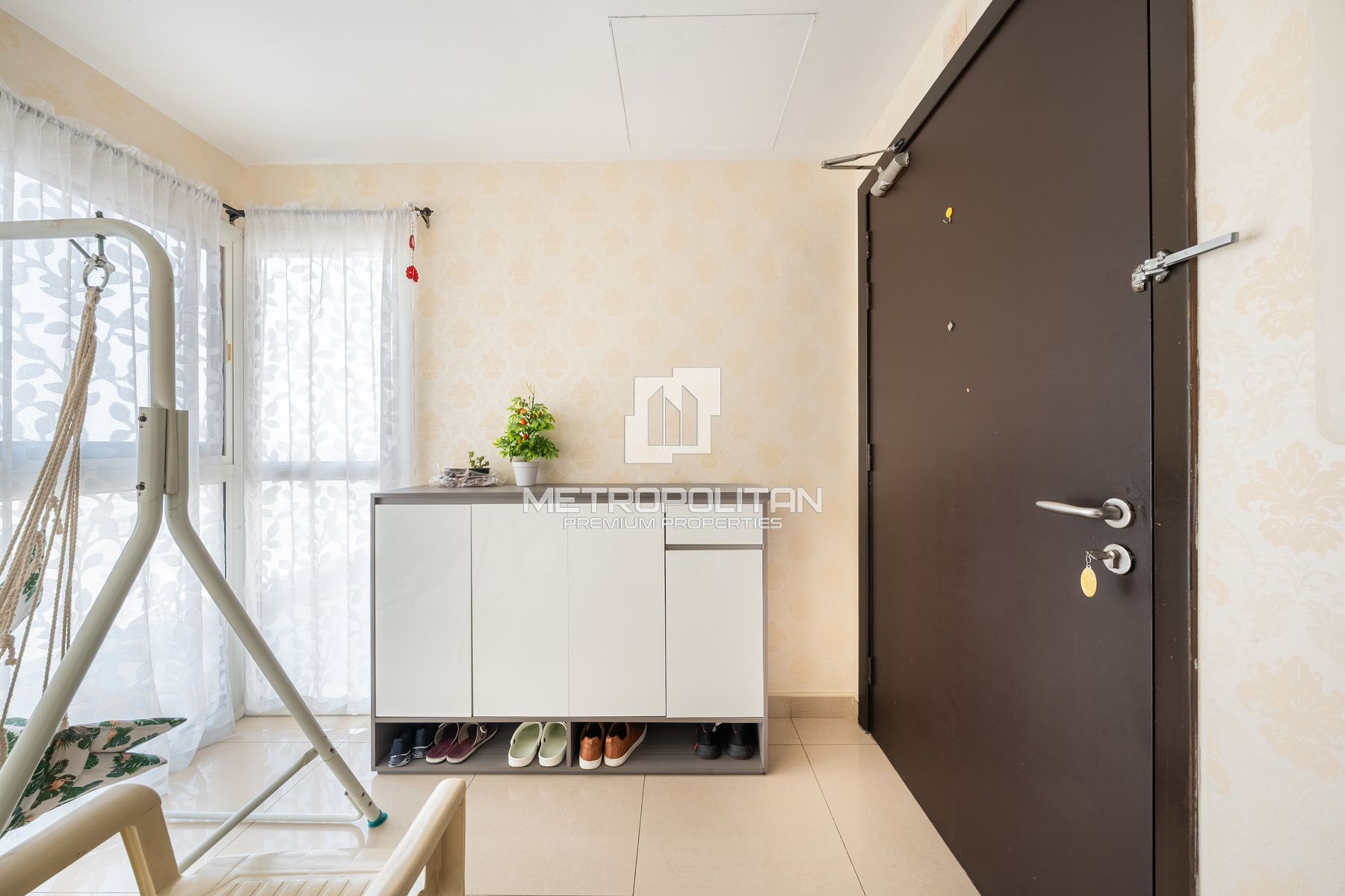 Spacious Living | Vacant on Transfer | High Floor