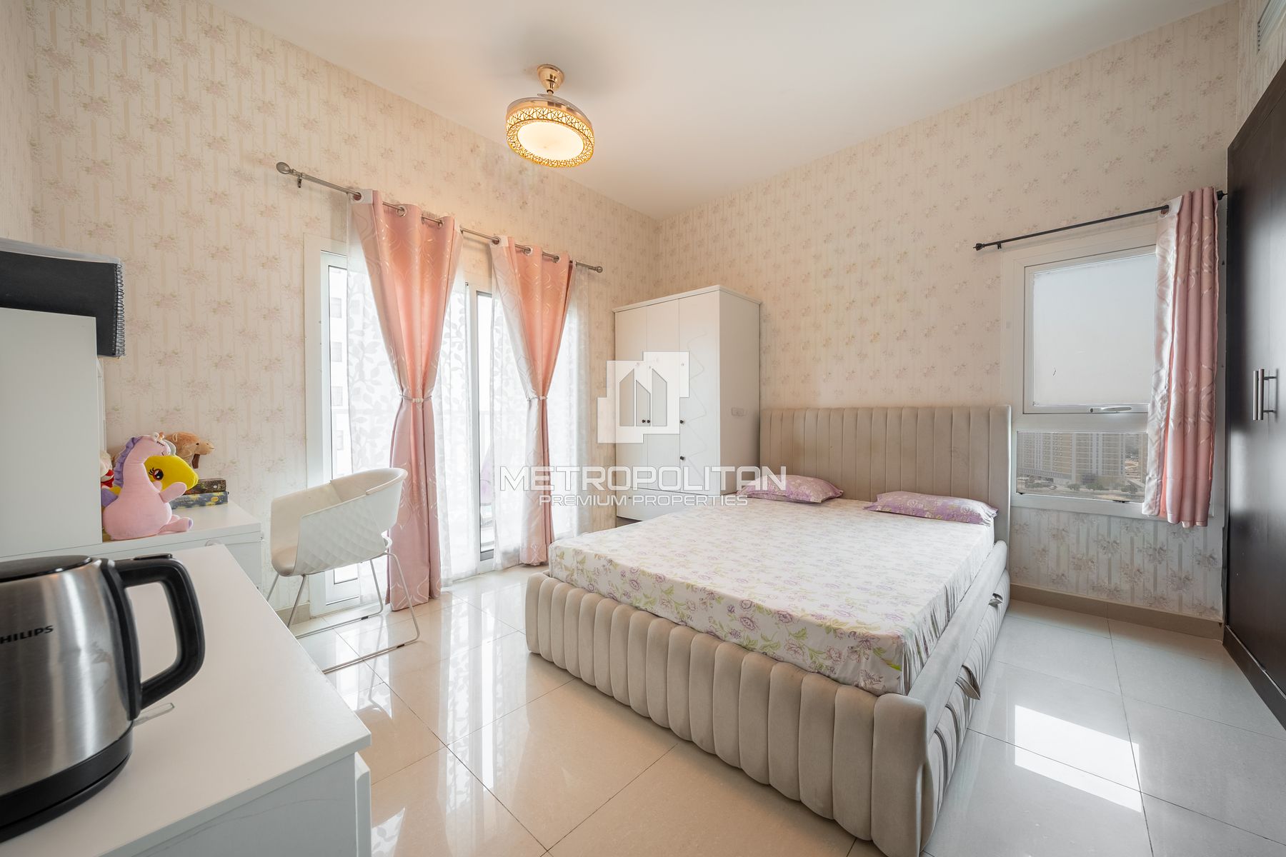Spacious Living | Vacant on Transfer | High Floor