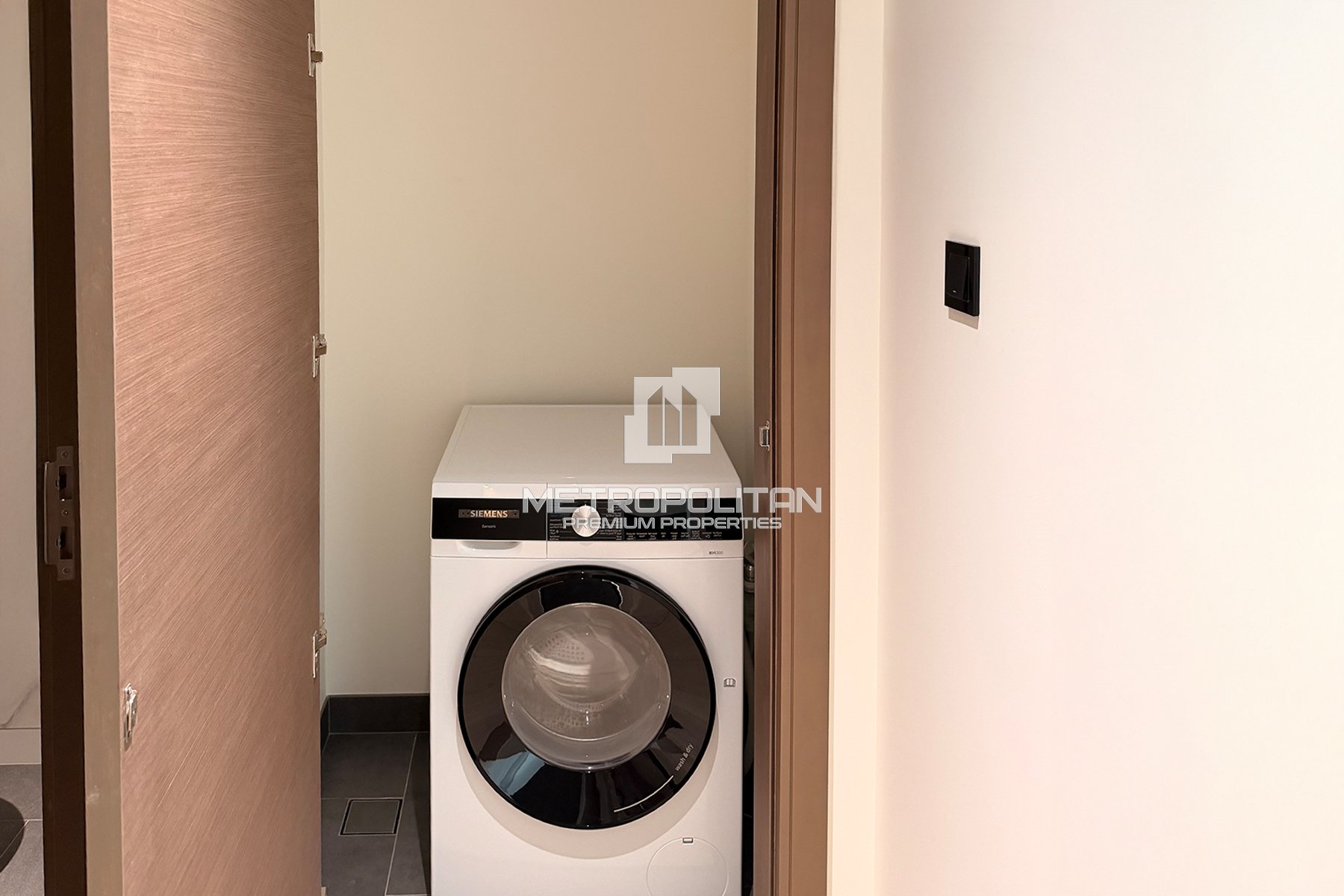 Unfurnished Unit| Community Views | Prime Location