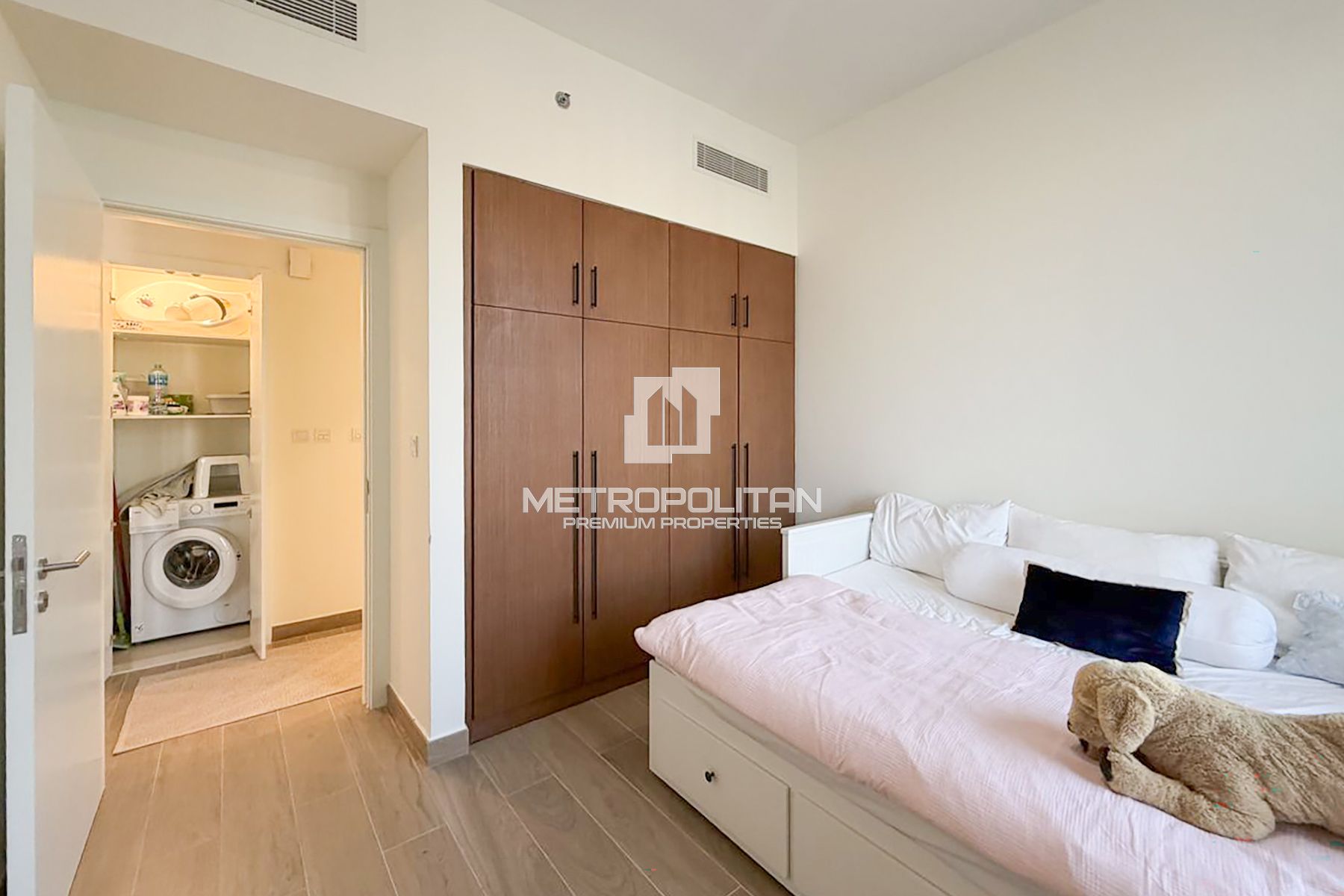 Bright  | Mid Floor | Unfurnished | VACANT