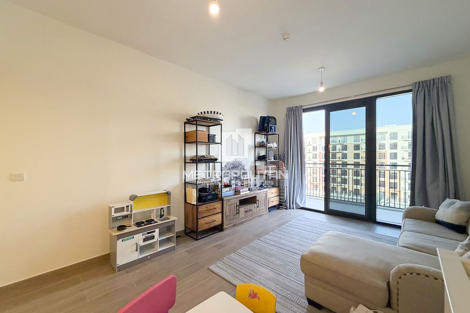 Bright  | Mid Floor | Unfurnished | VACANT