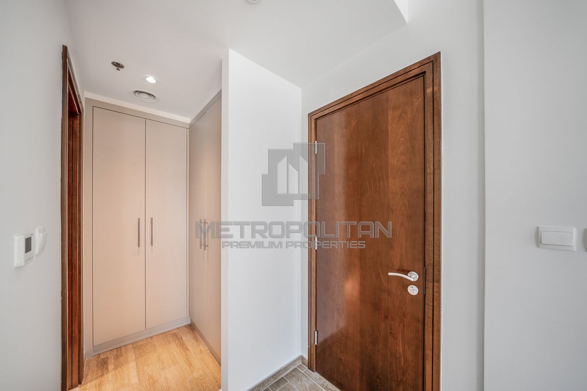 Burj Khalifa & Dubai Water Canal Views | Mid-Floor