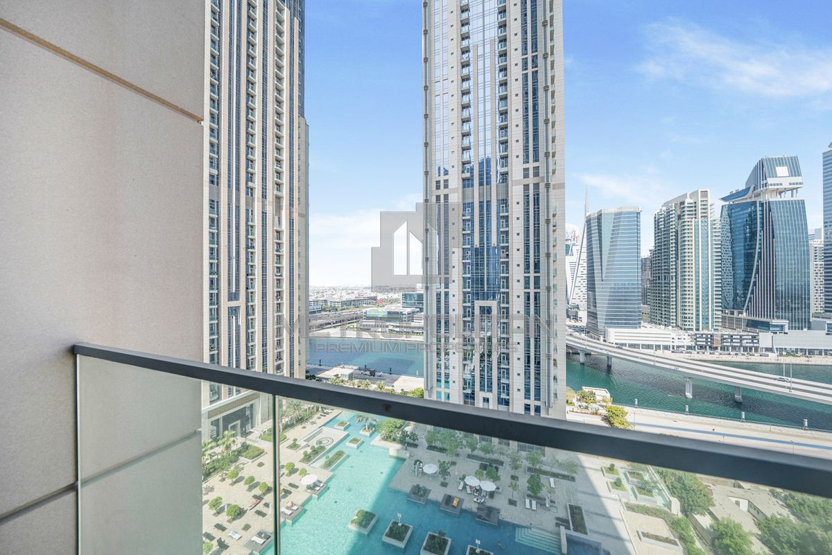 Burj Khalifa & Dubai Water Canal Views | Mid-Floor