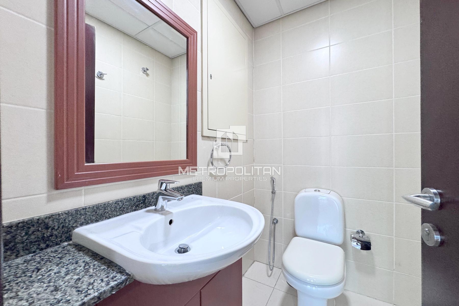SPACIOUS LAYOUT | HIGH FLOOR | LAKE VIEW