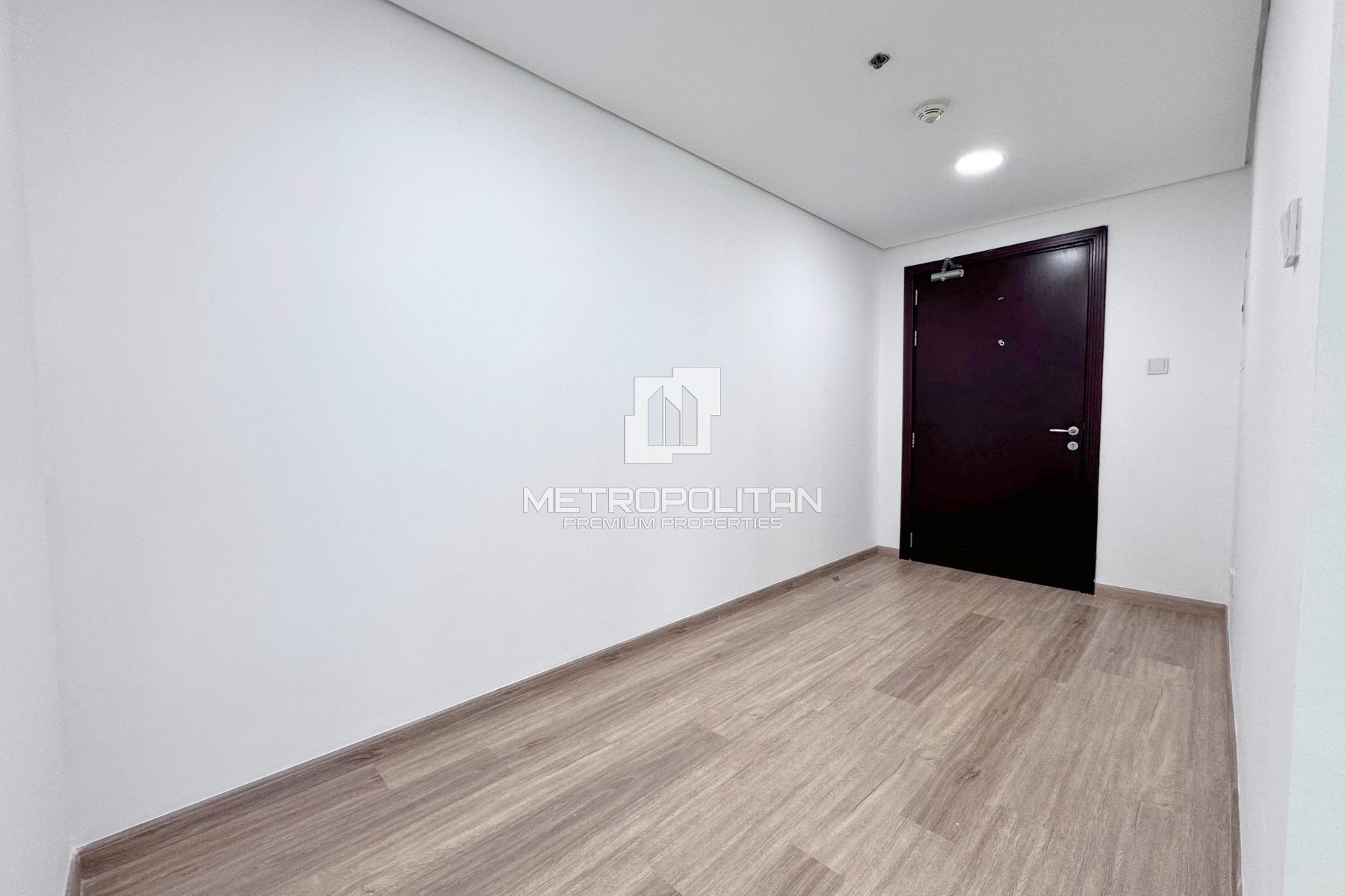 SPACIOUS LAYOUT | HIGH FLOOR | LAKE VIEW