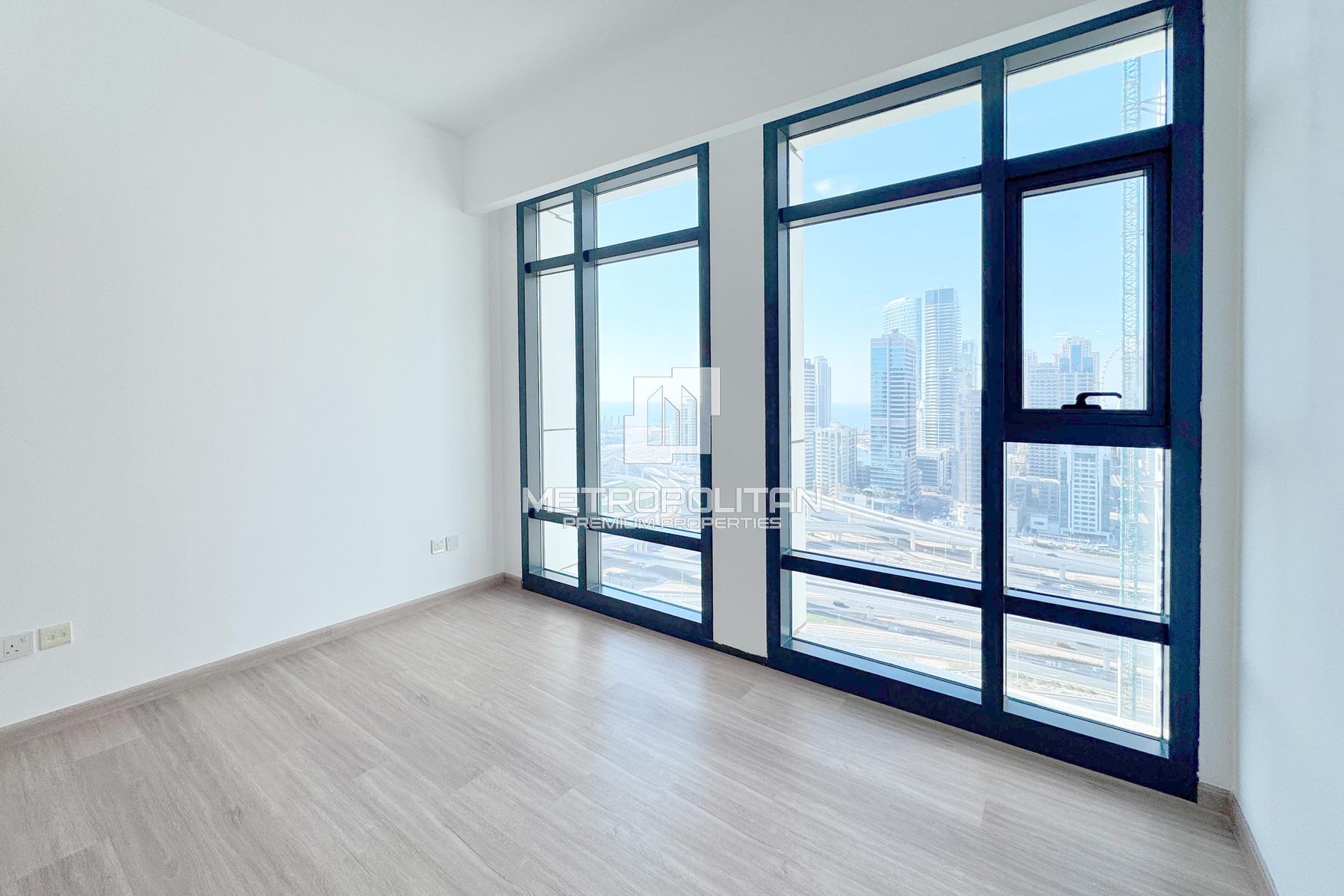 SPACIOUS LAYOUT | HIGH FLOOR | LAKE VIEW