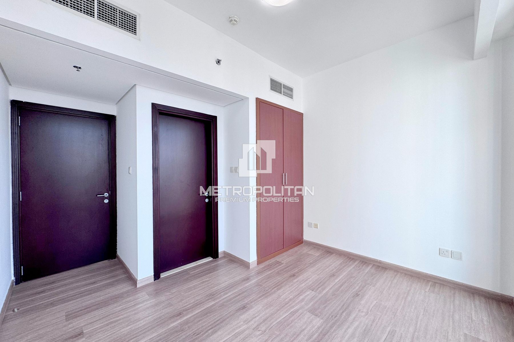 SPACIOUS LAYOUT | HIGH FLOOR | LAKE VIEW