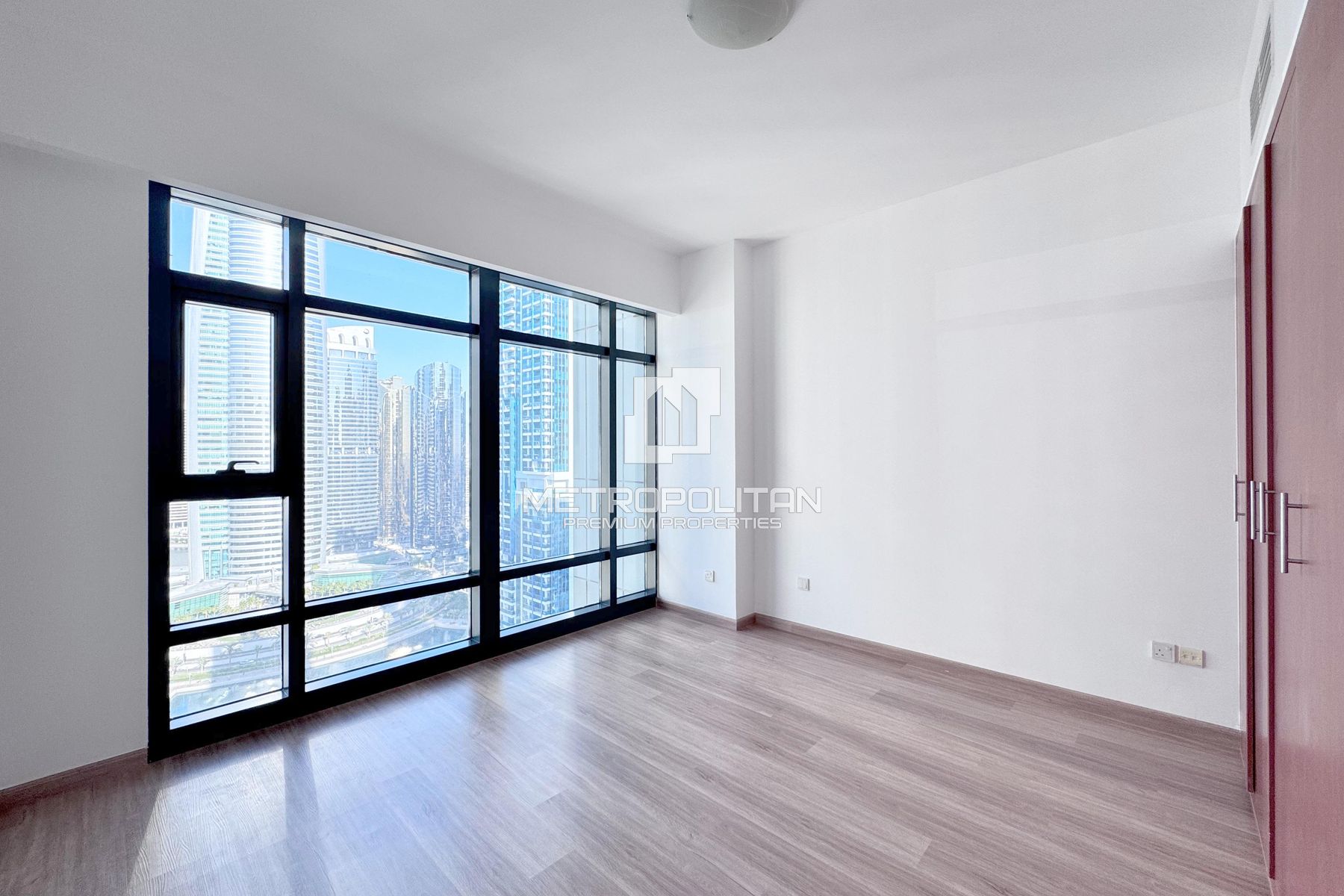 SPACIOUS LAYOUT | HIGH FLOOR | LAKE VIEW