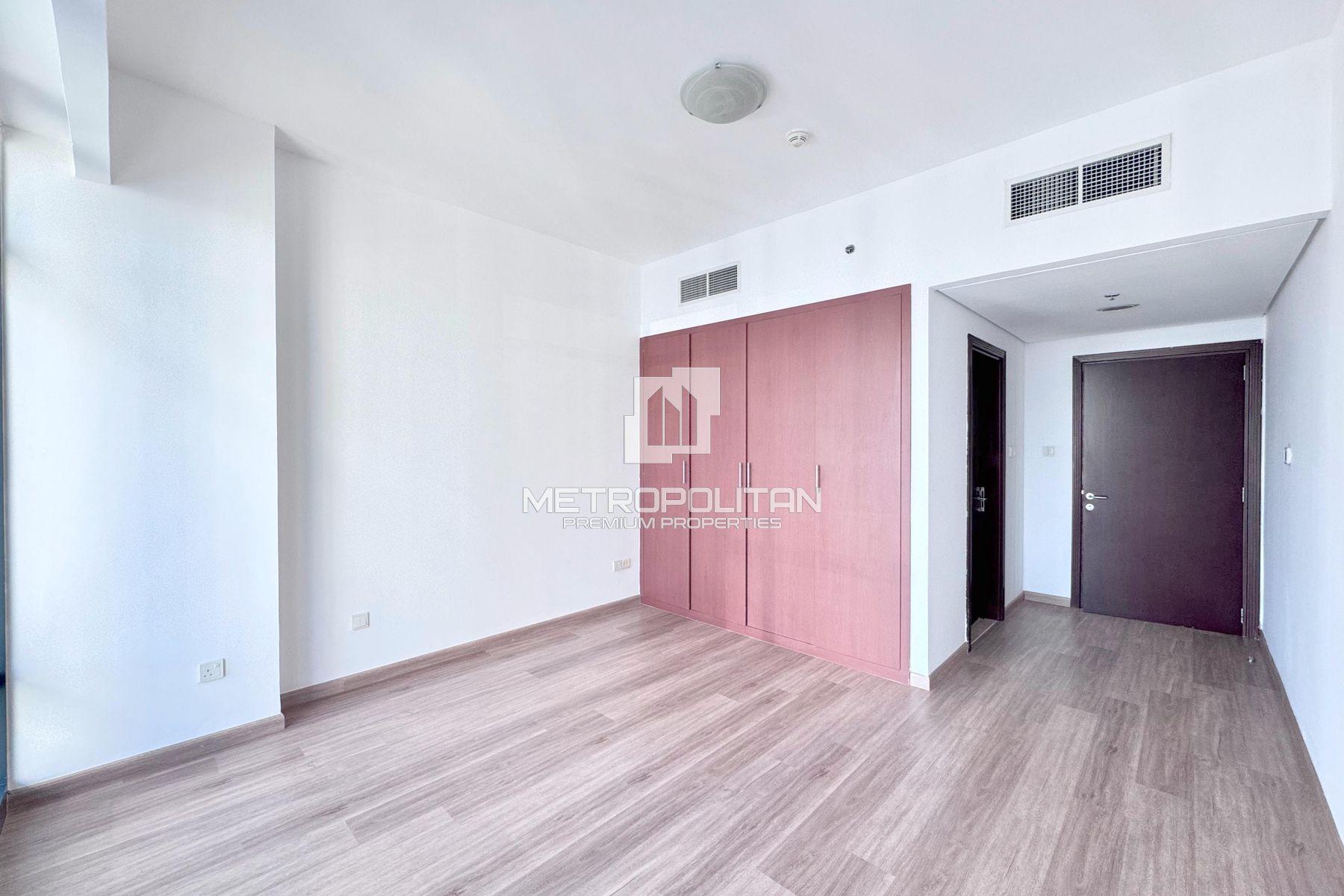 SPACIOUS LAYOUT | HIGH FLOOR | LAKE VIEW