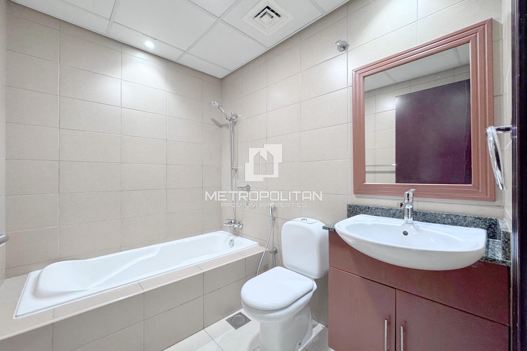 SPACIOUS LAYOUT | HIGH FLOOR | LAKE VIEW