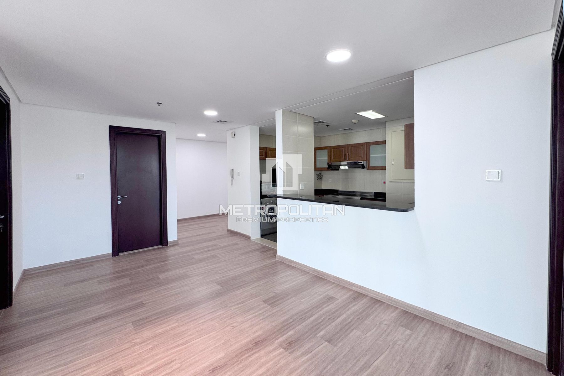 SPACIOUS LAYOUT | HIGH FLOOR | LAKE VIEW
