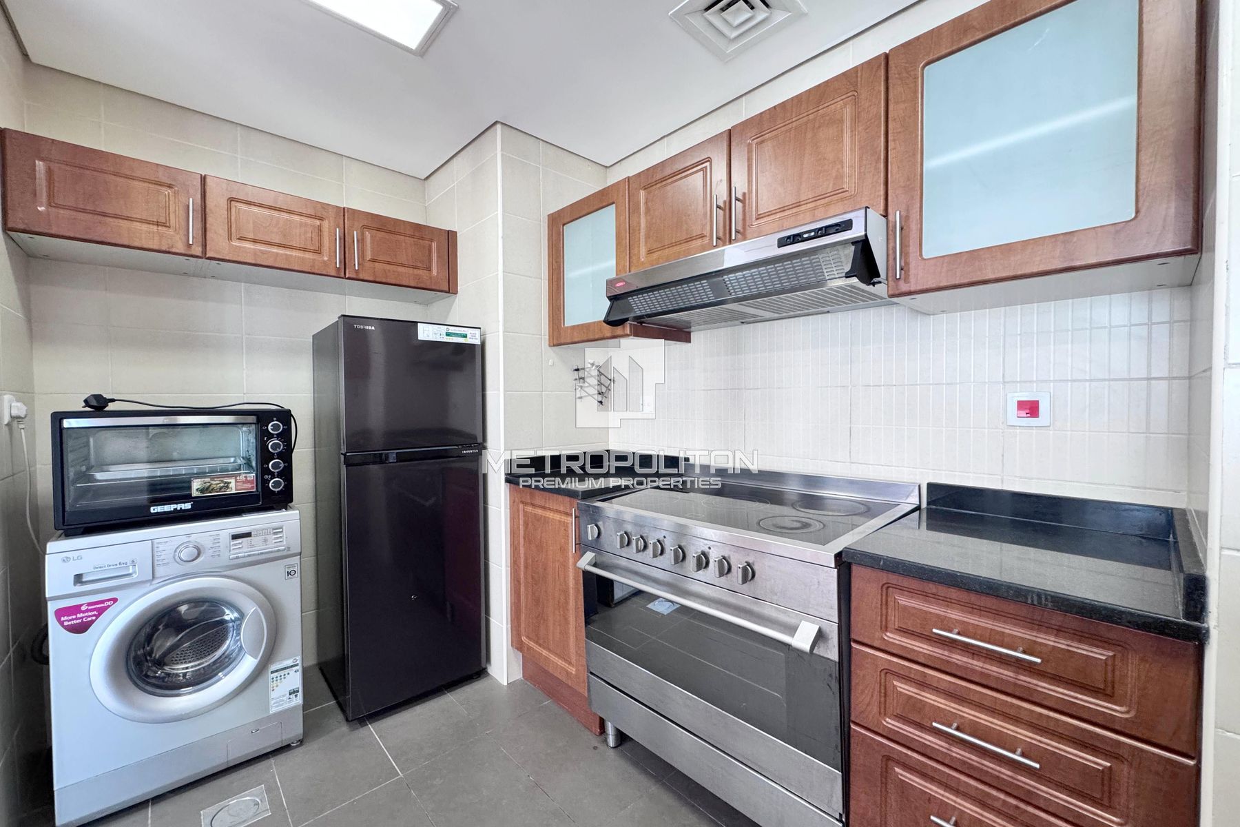 SPACIOUS LAYOUT | HIGH FLOOR | LAKE VIEW
