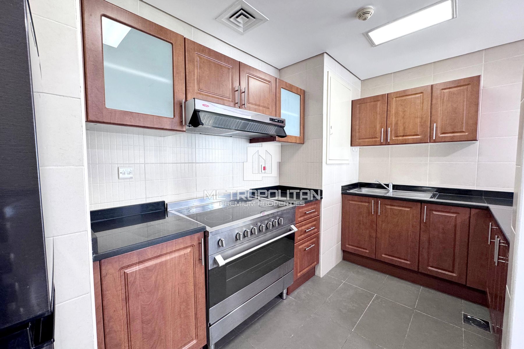 SPACIOUS LAYOUT | HIGH FLOOR | LAKE VIEW