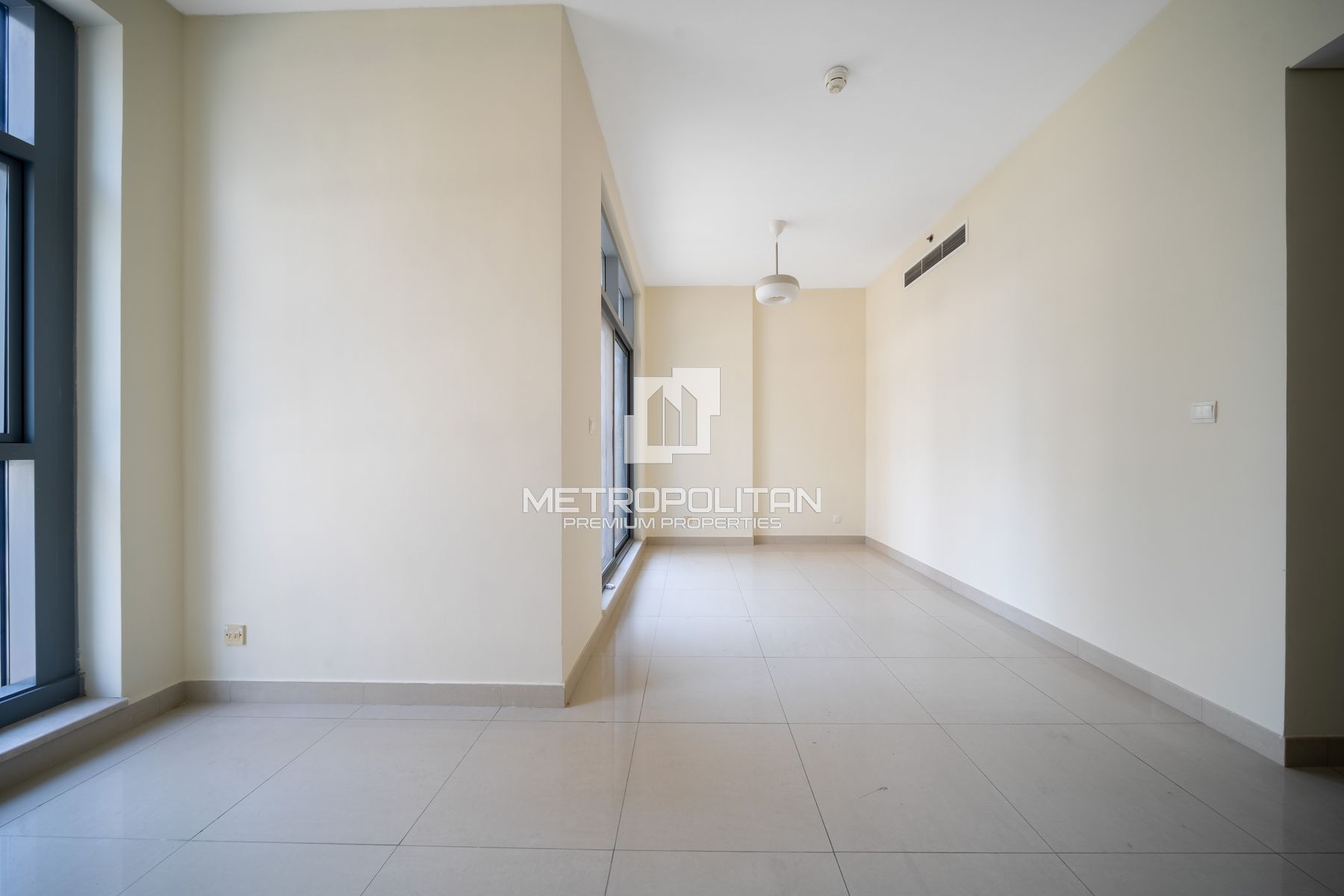 Vacant Studio | Boulevard View | Prime Downtown