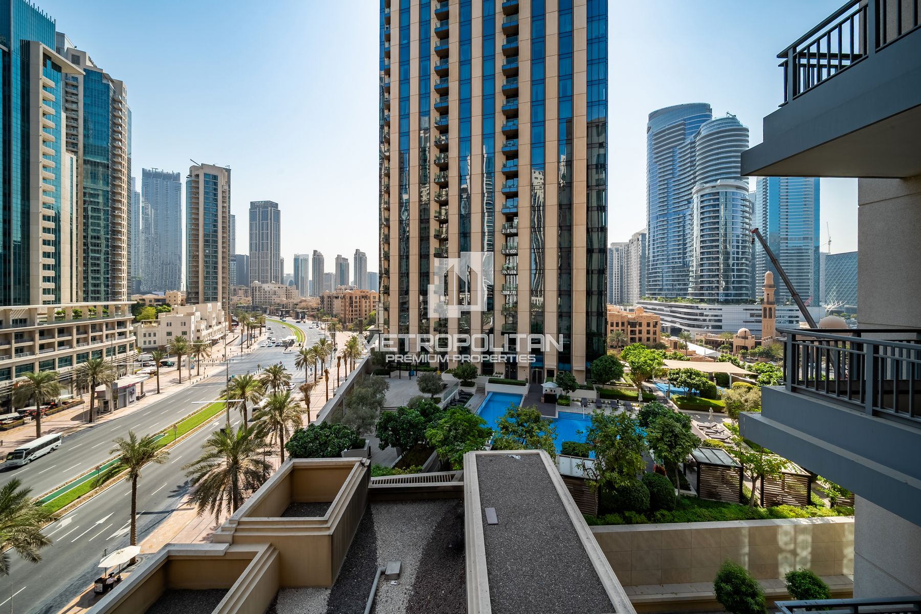 Vacant Studio | Boulevard View | Prime Downtown