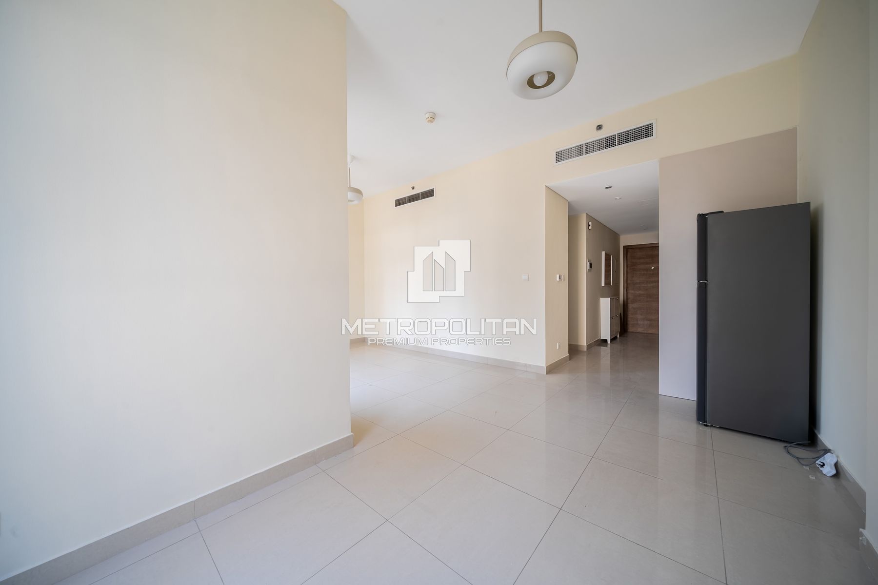 Vacant Studio | Boulevard View | Prime Downtown
