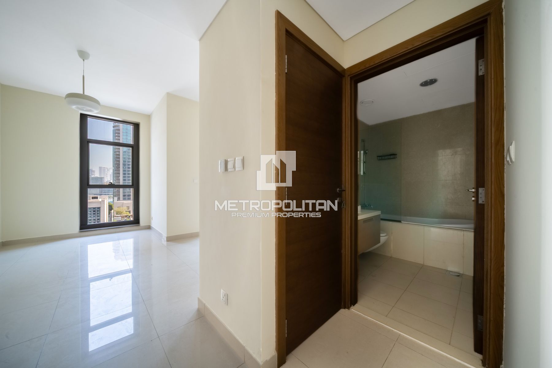 Vacant Studio | Boulevard View | Prime Downtown