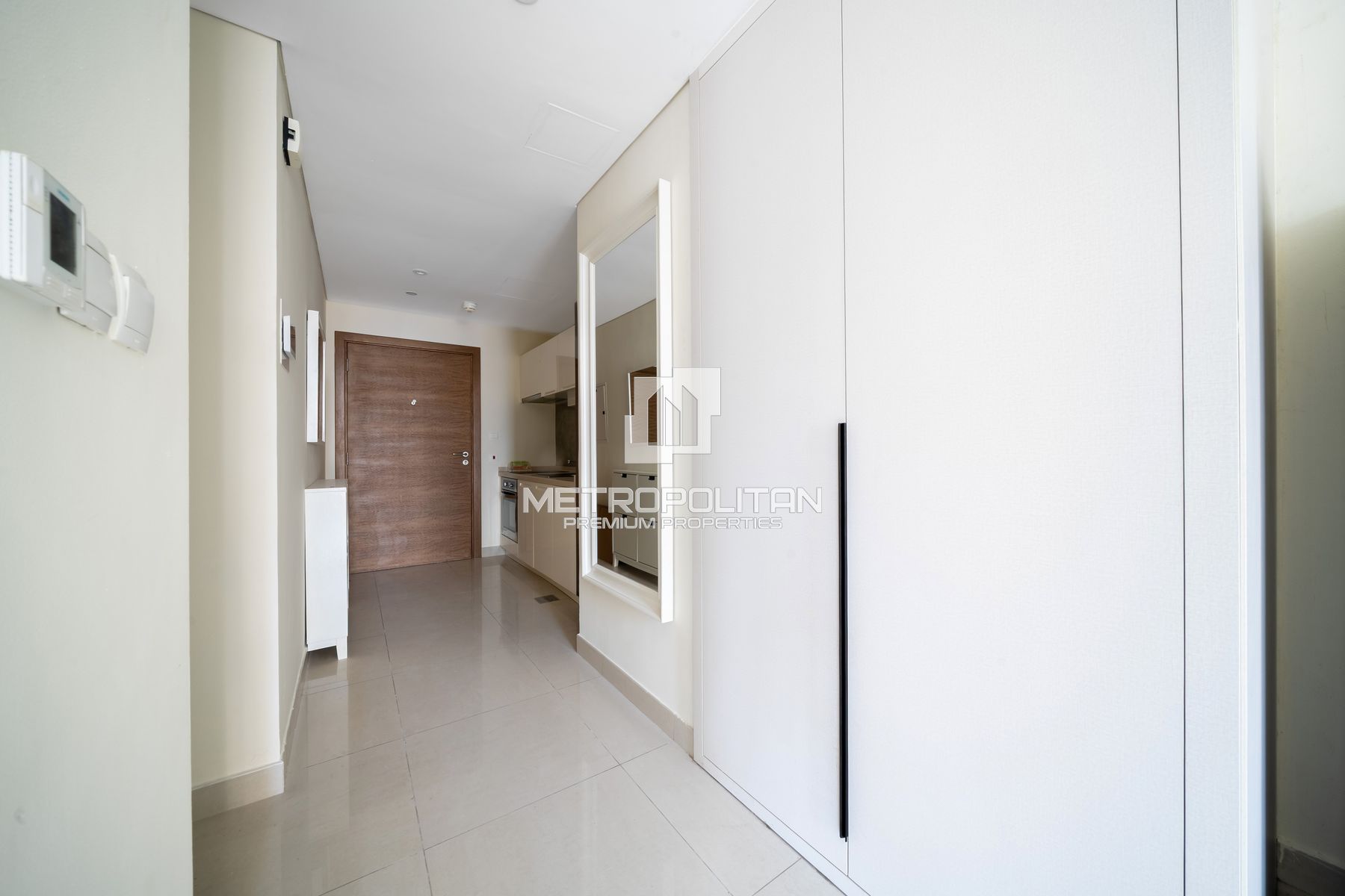 Vacant Studio | Boulevard View | Prime Downtown