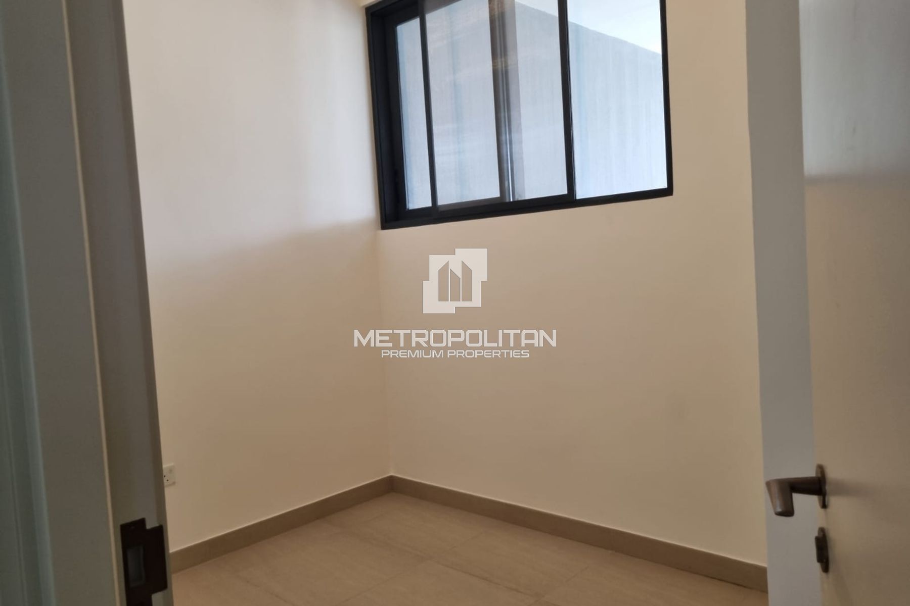 Corner | Brand New | Single Row | Motivated Seller