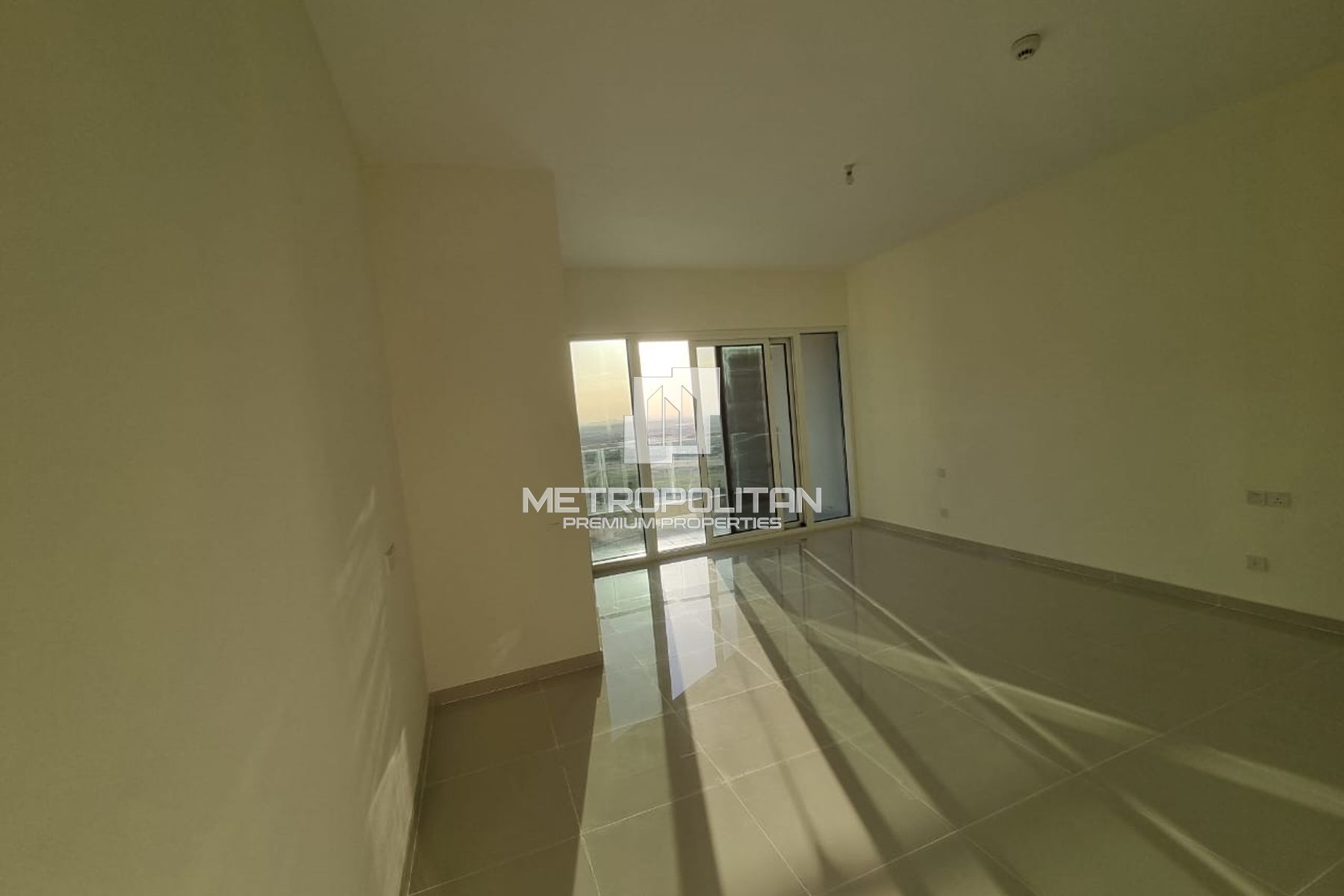 High Floor | Vacant | Large Studio | Modern Layout