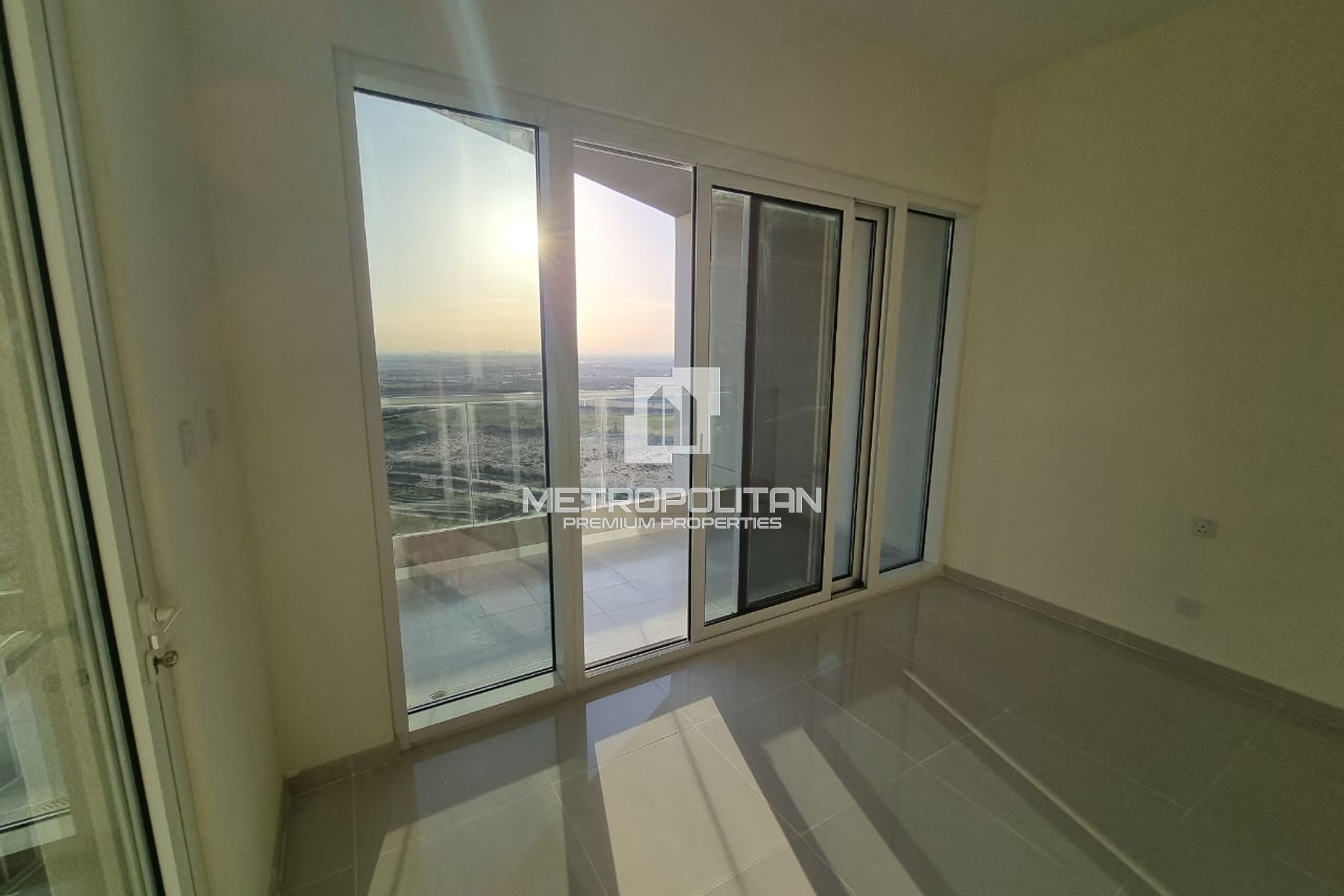 High Floor | Vacant | Large Studio | Modern Layout