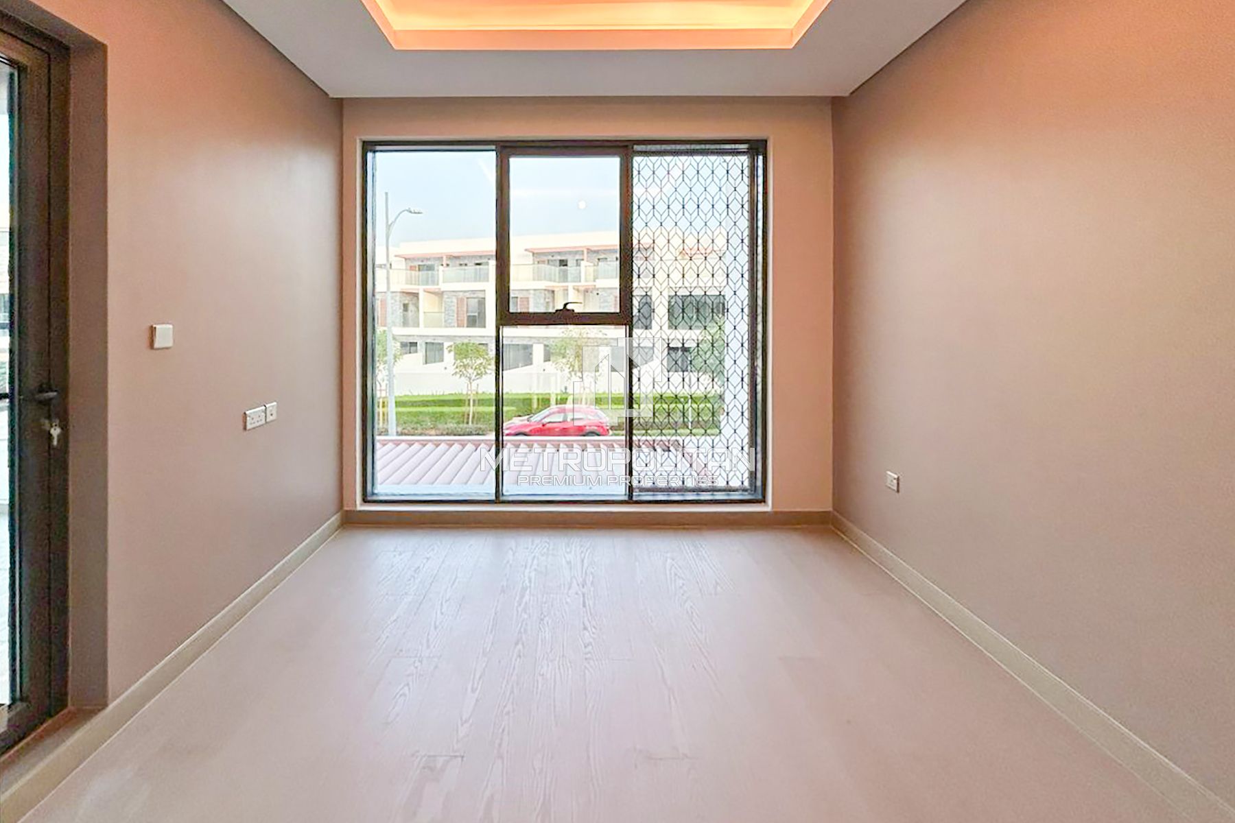 Exclusive Opt. | Single Row | Golf Course View