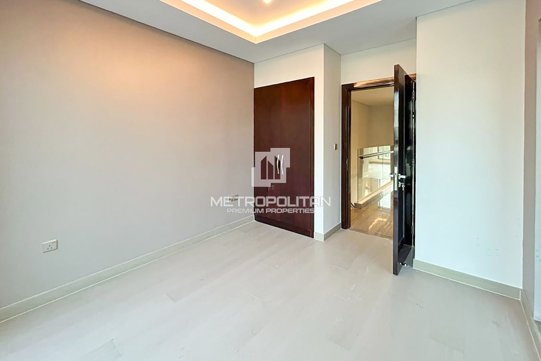 Exclusive Opt. | Single Row | Golf Course View