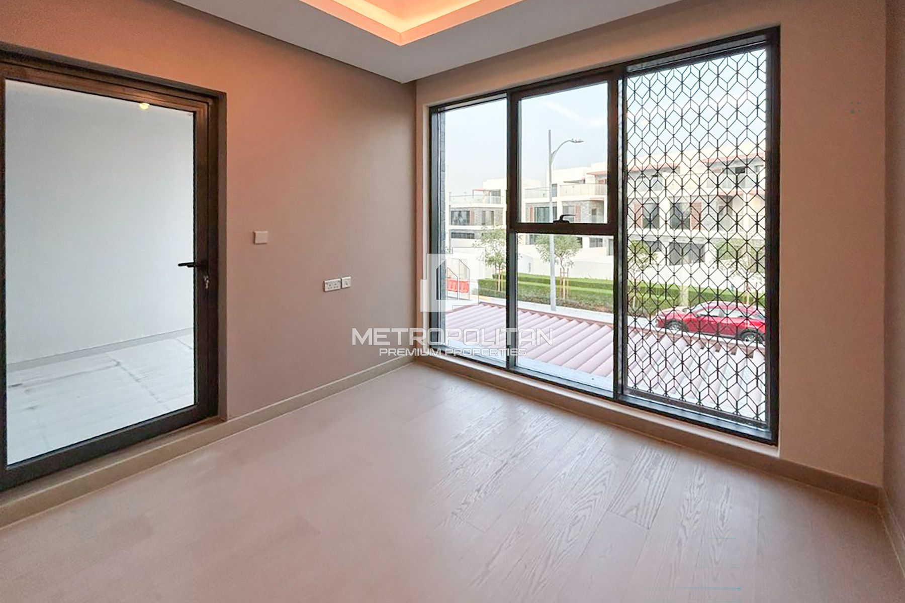 Exclusive Opt. | Single Row | Golf Course View