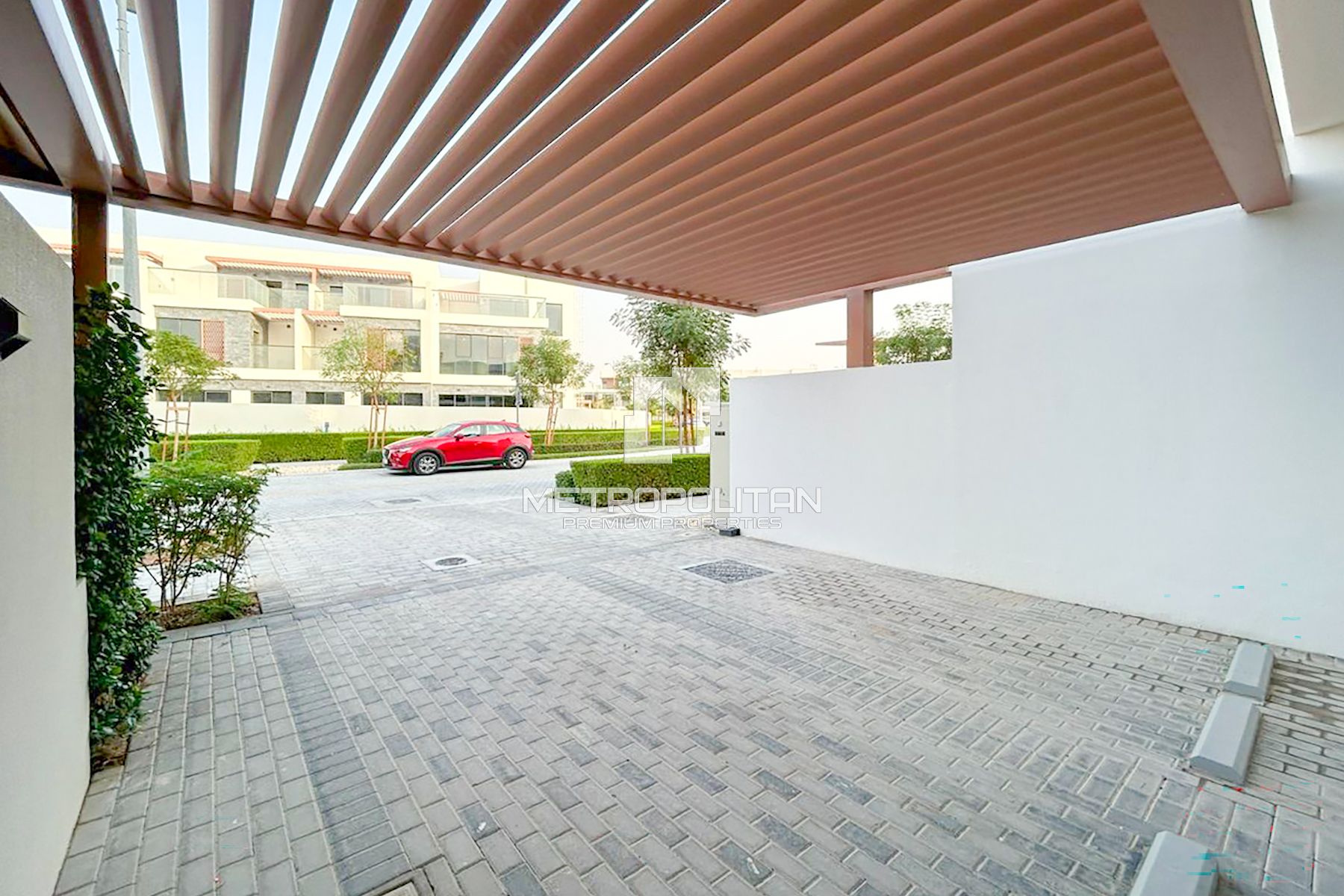 Exclusive Opt. | Single Row | Golf Course View