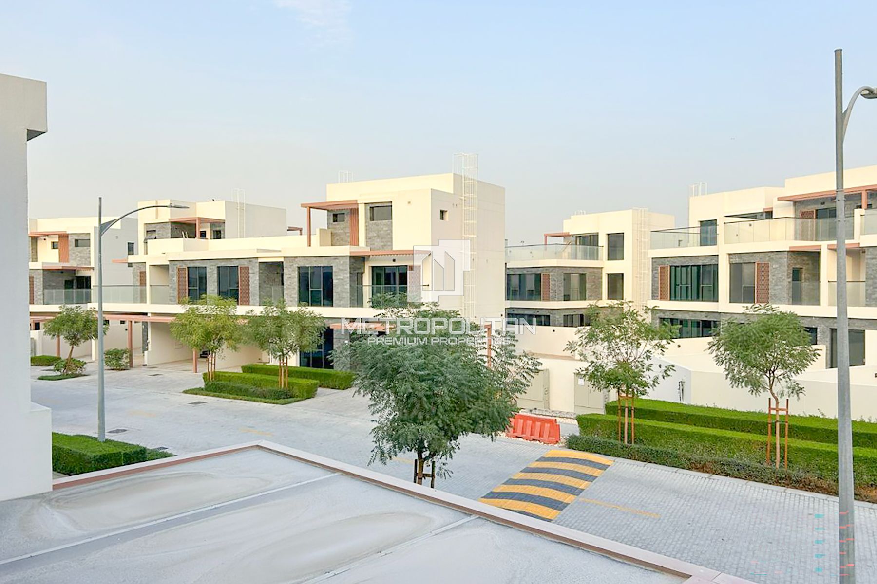 Exclusive Opt. | Single Row | Golf Course View