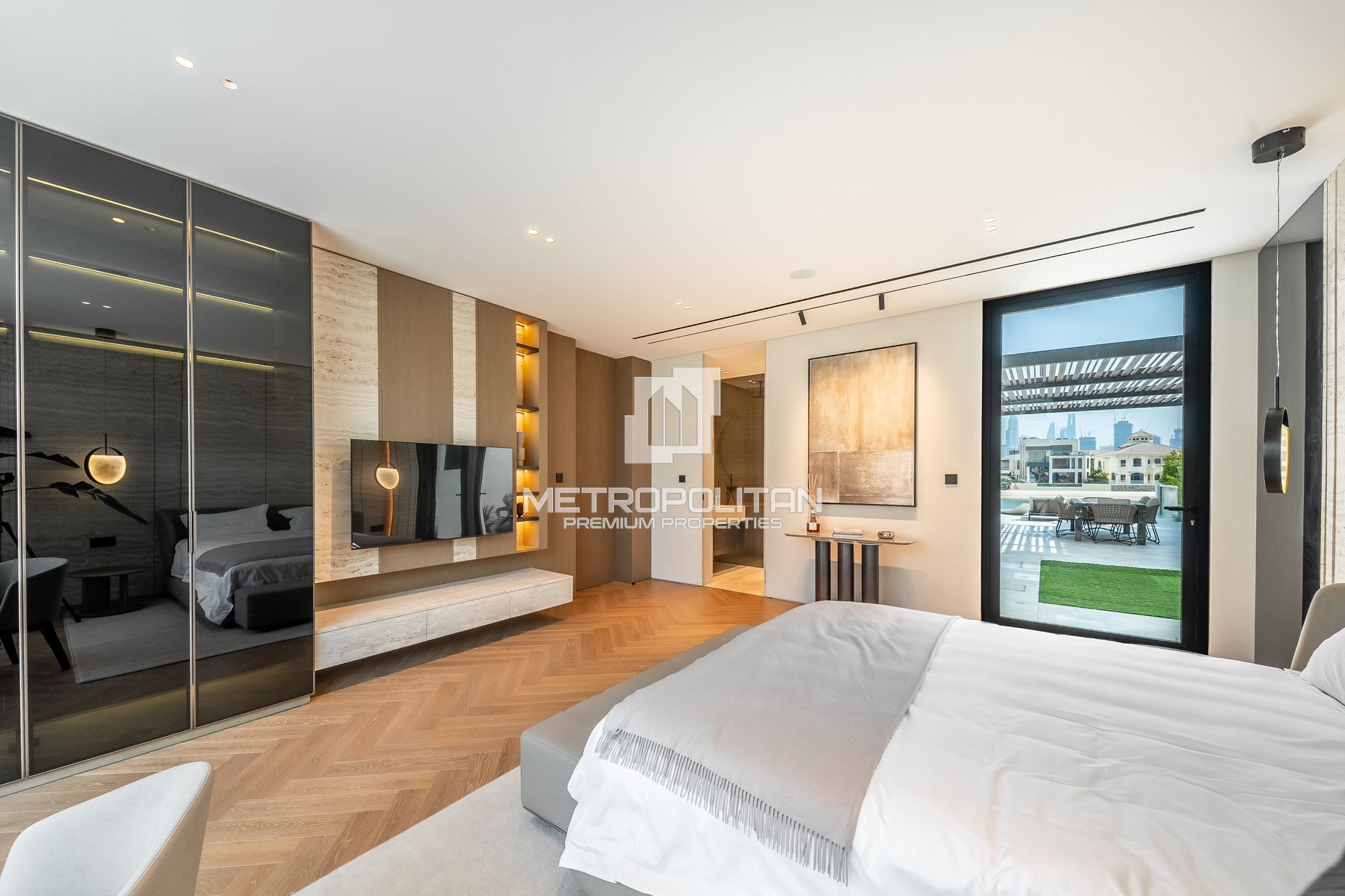 Turnkey Palm Jumeirah Villa With Private Beach