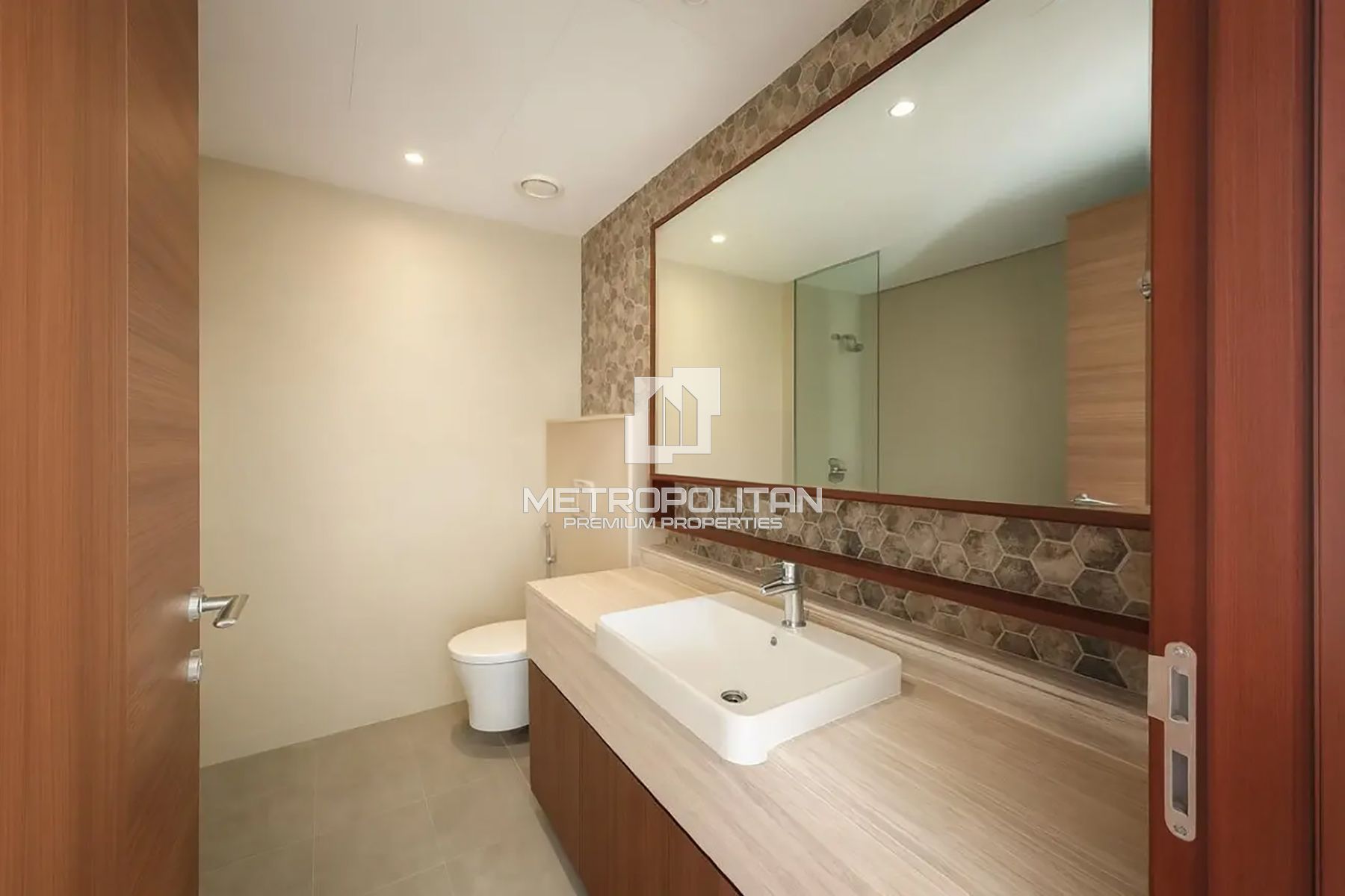 Spacious Apartment | Brand New | Canal View