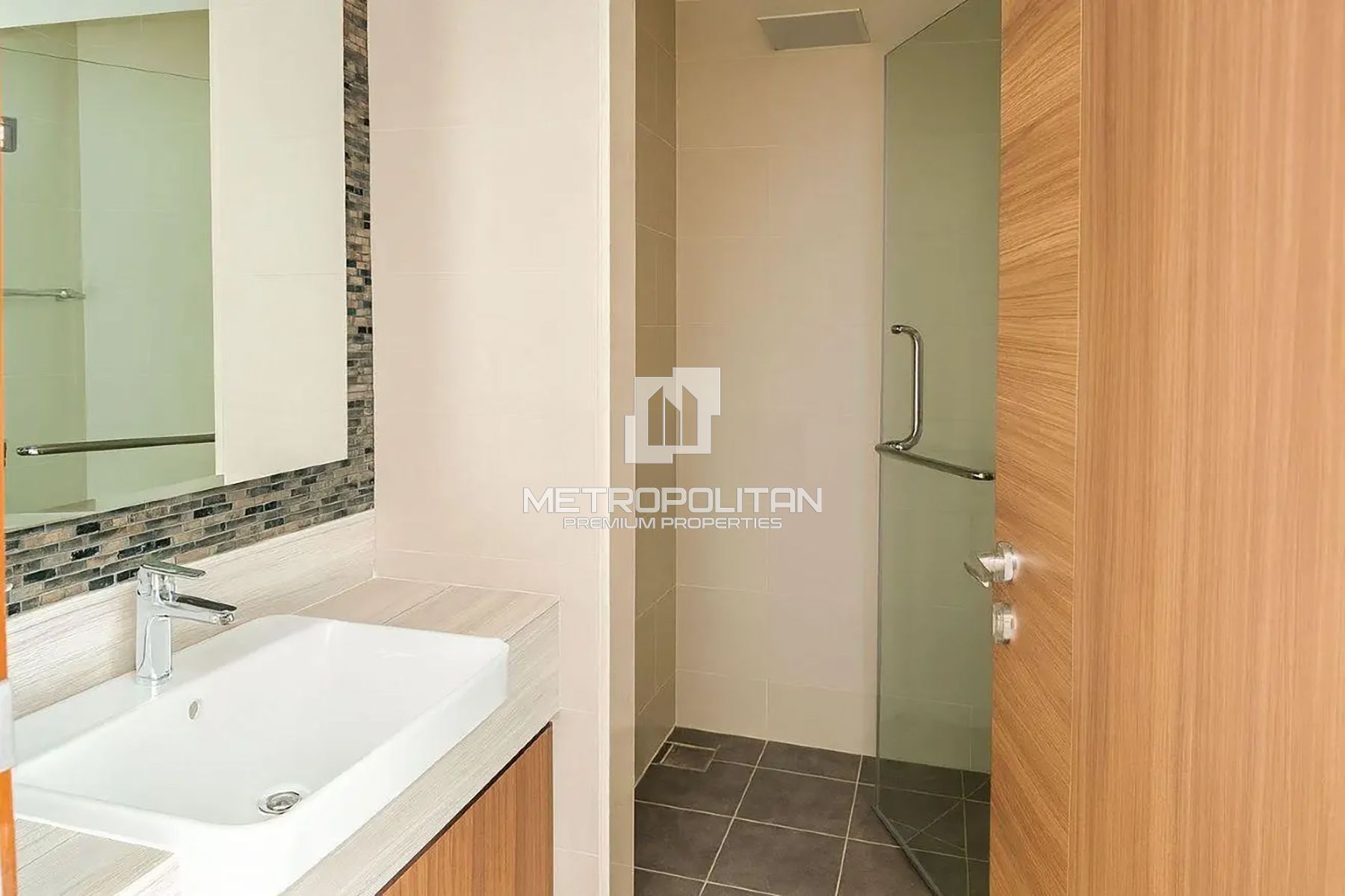 Spacious Apartment | Brand New | Canal View