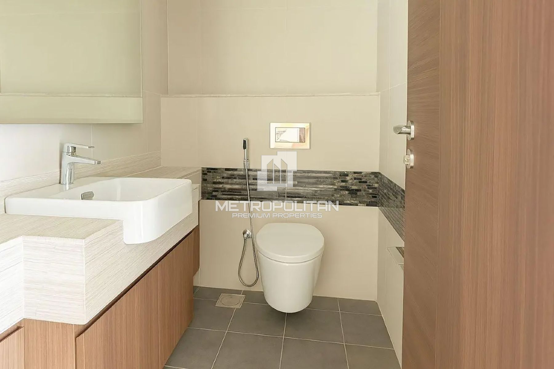 Spacious Apartment | Brand New | Canal View