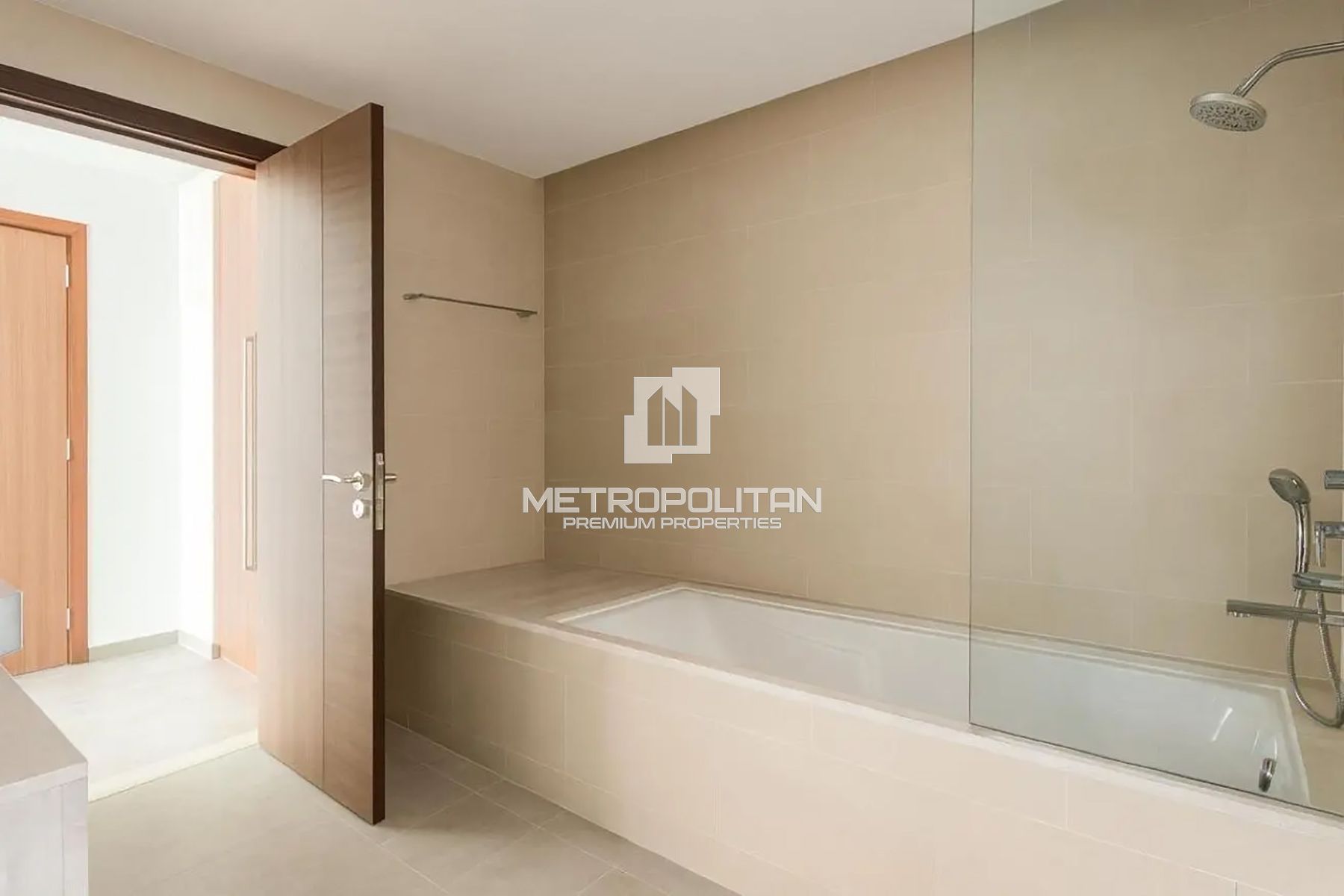 Spacious Apartment | Brand New | Canal View